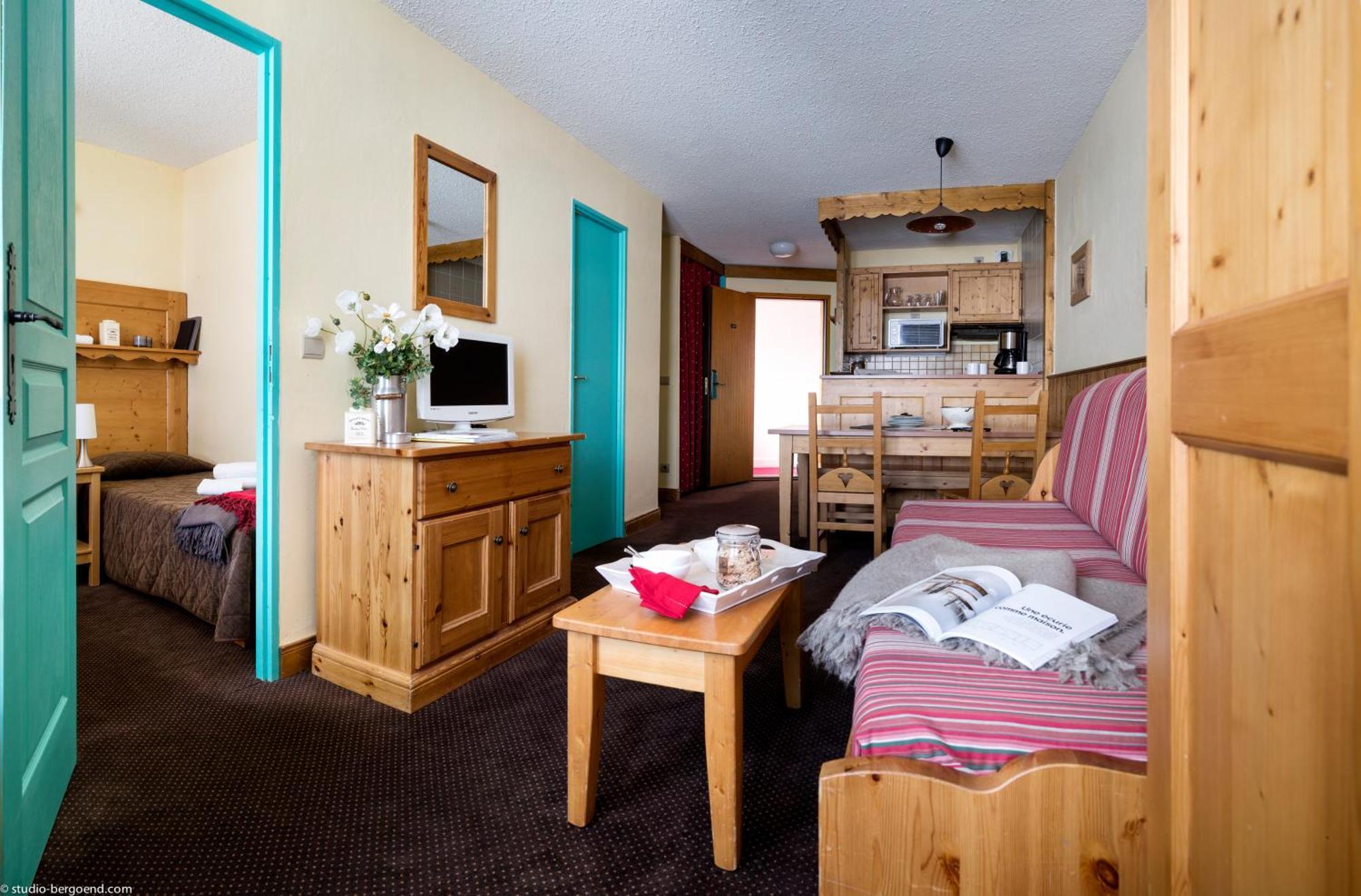 Priviledge One-Bedroom Apartment Cabin 4