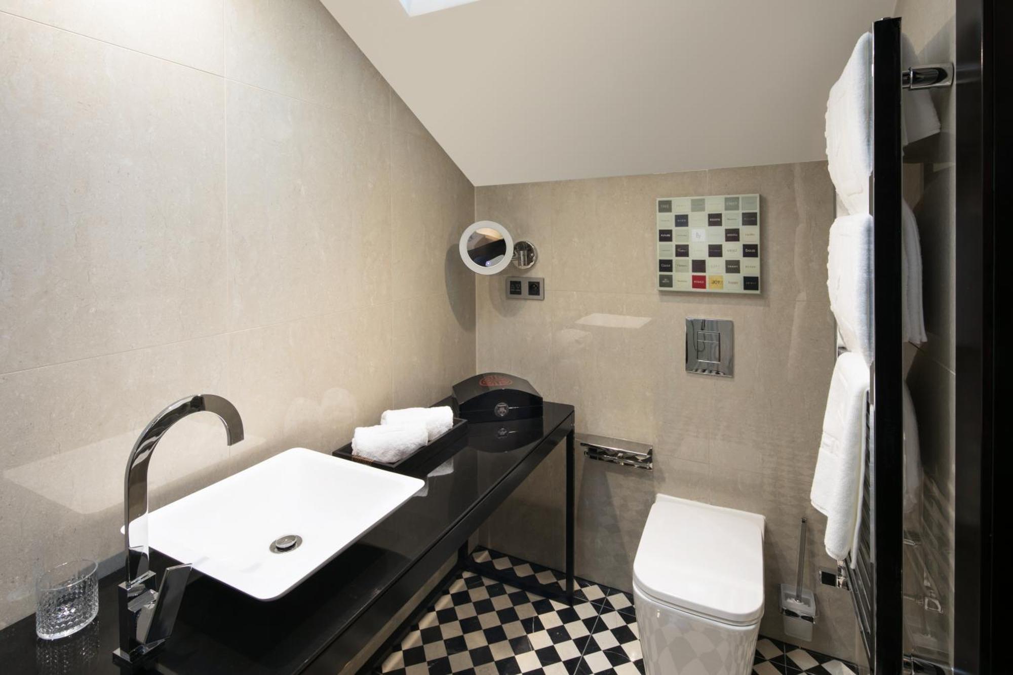 Small Double Room,1279732165:JPEG