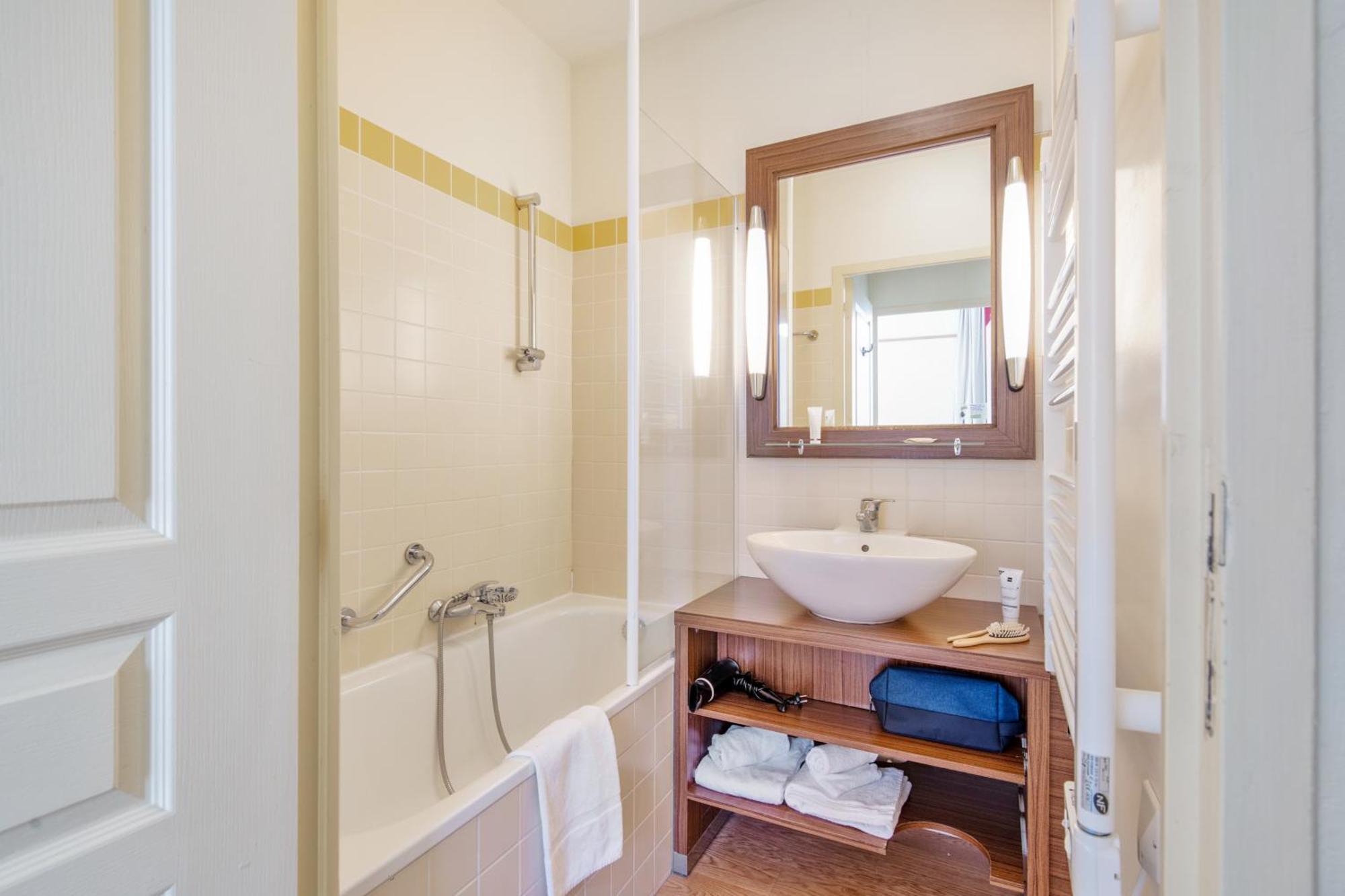 One-Bedroom Apartment,1280733292:JPEG
