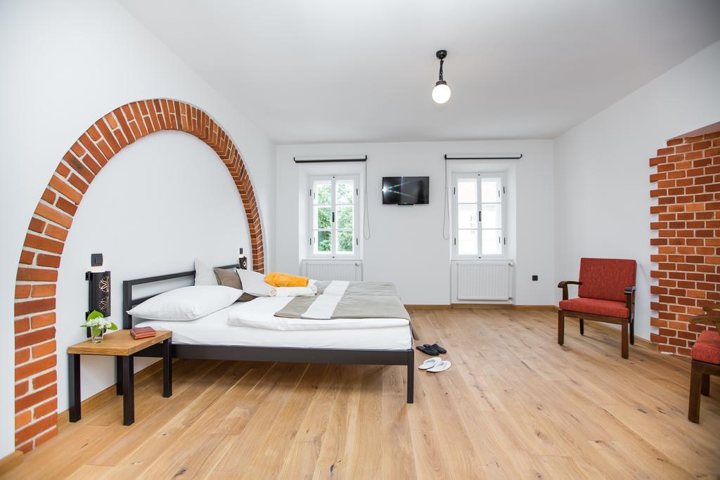 Double or Twin Room Lake View