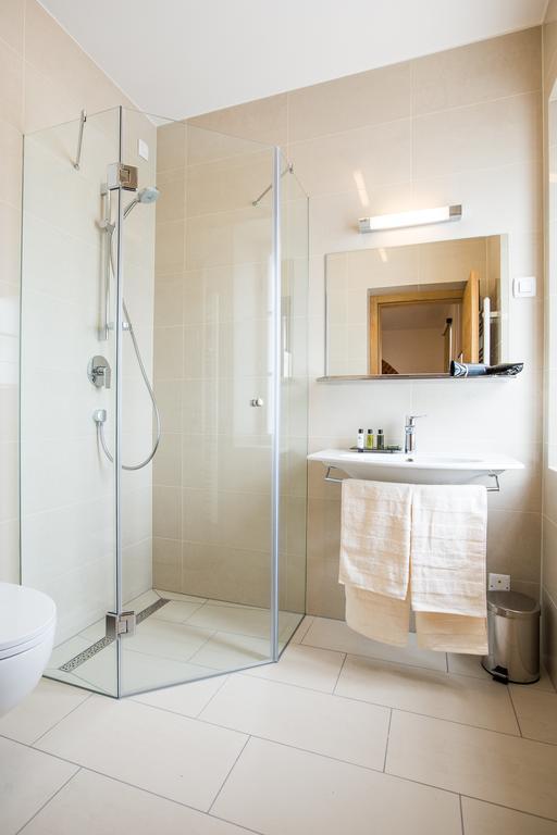 Double or Twin Room Lake View