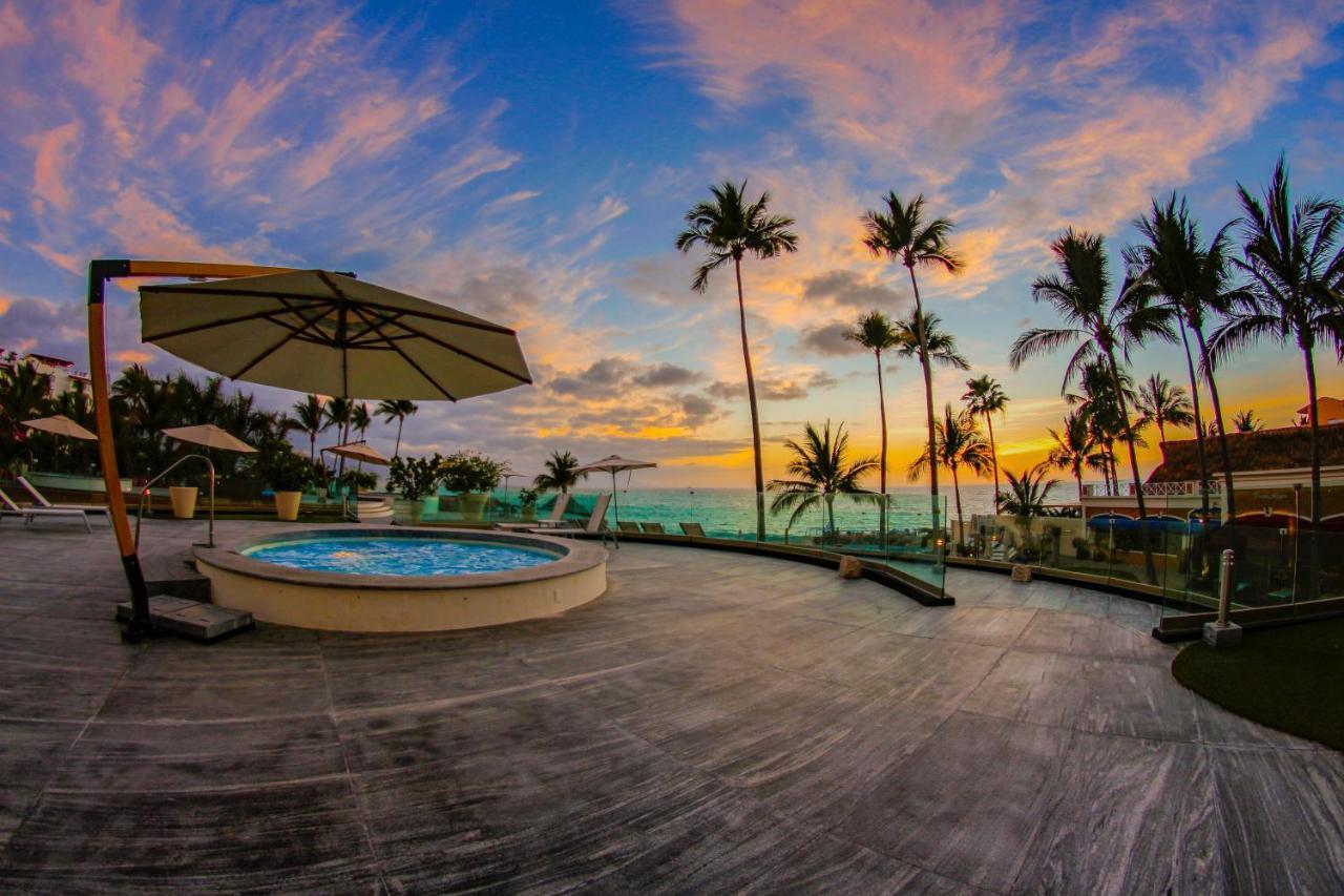 DELUXE OCEANFRONT