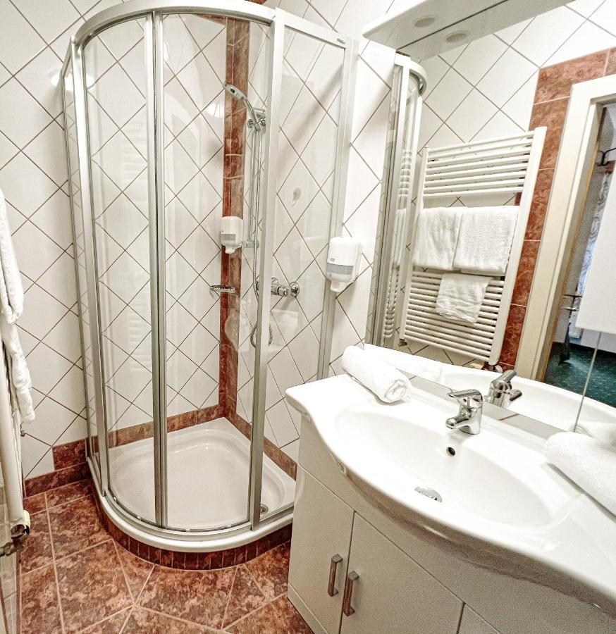 Budget Double Room,1307464357:JPEG