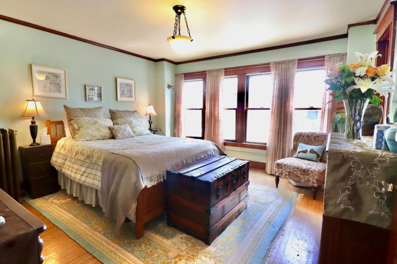 Queen Room,1317052765:JPEG