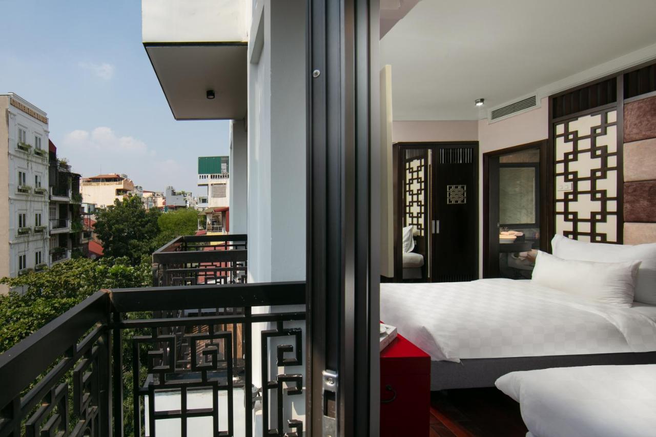 Junior Suite mit Balkon und Straßenblick