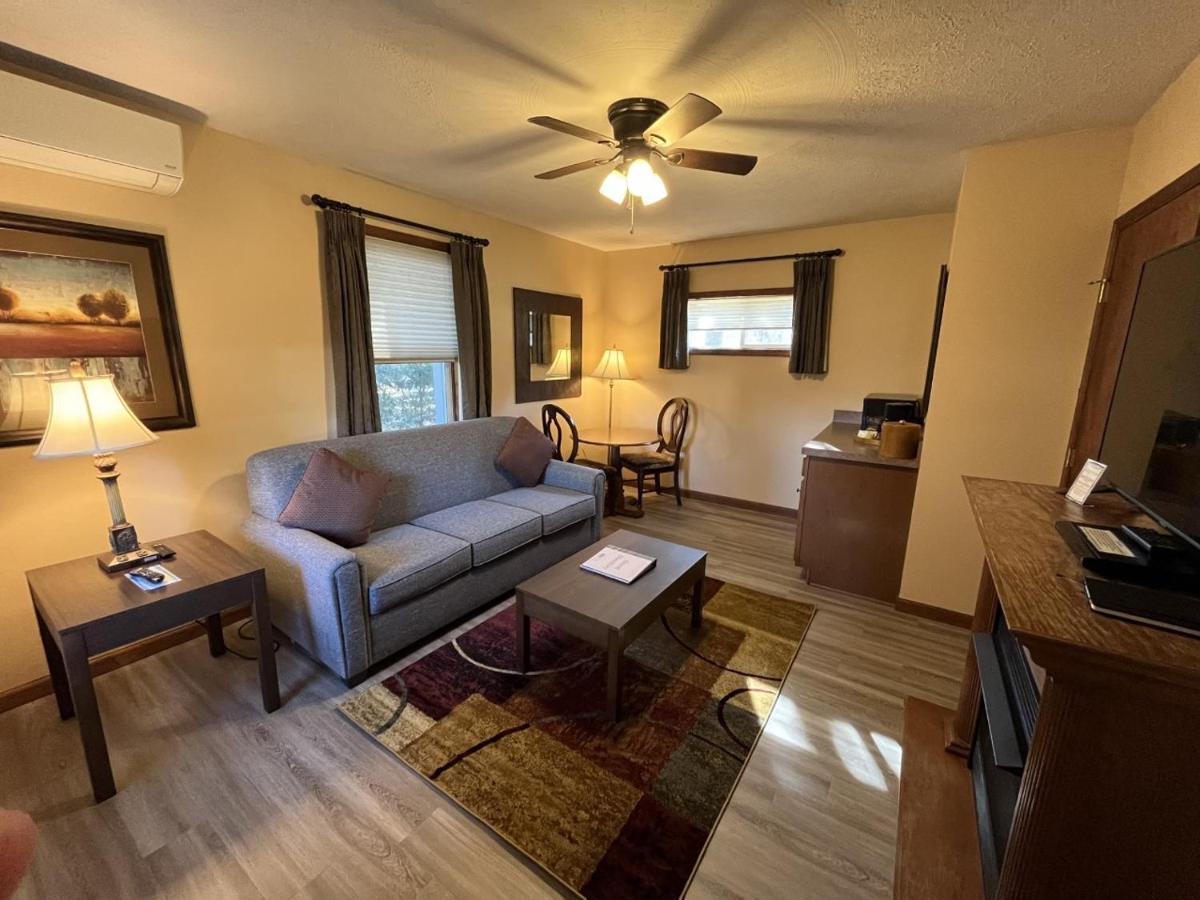 Cottage with Queen Bed