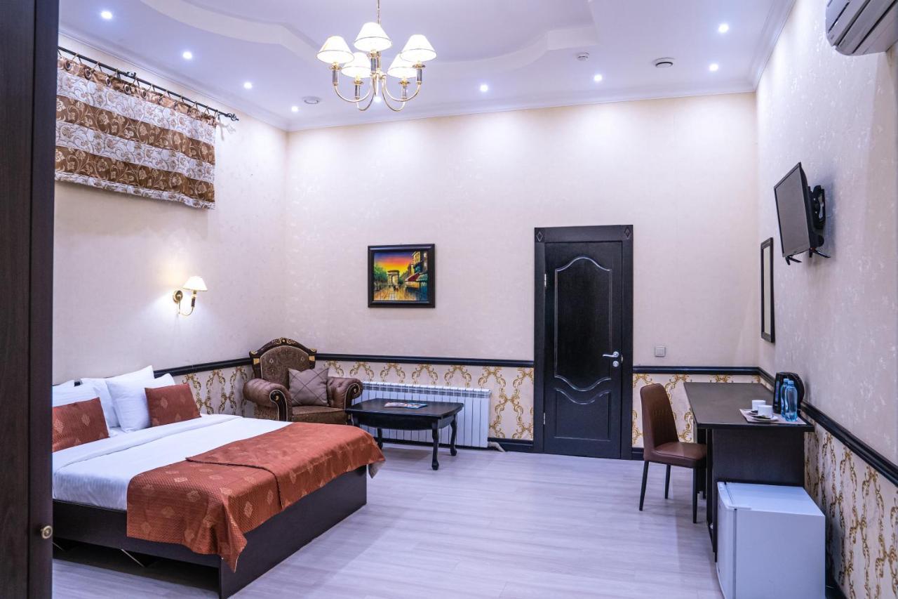 Standard Queen Room