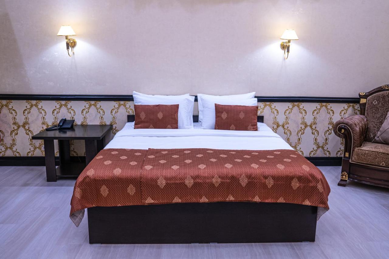 Standard Queen Room