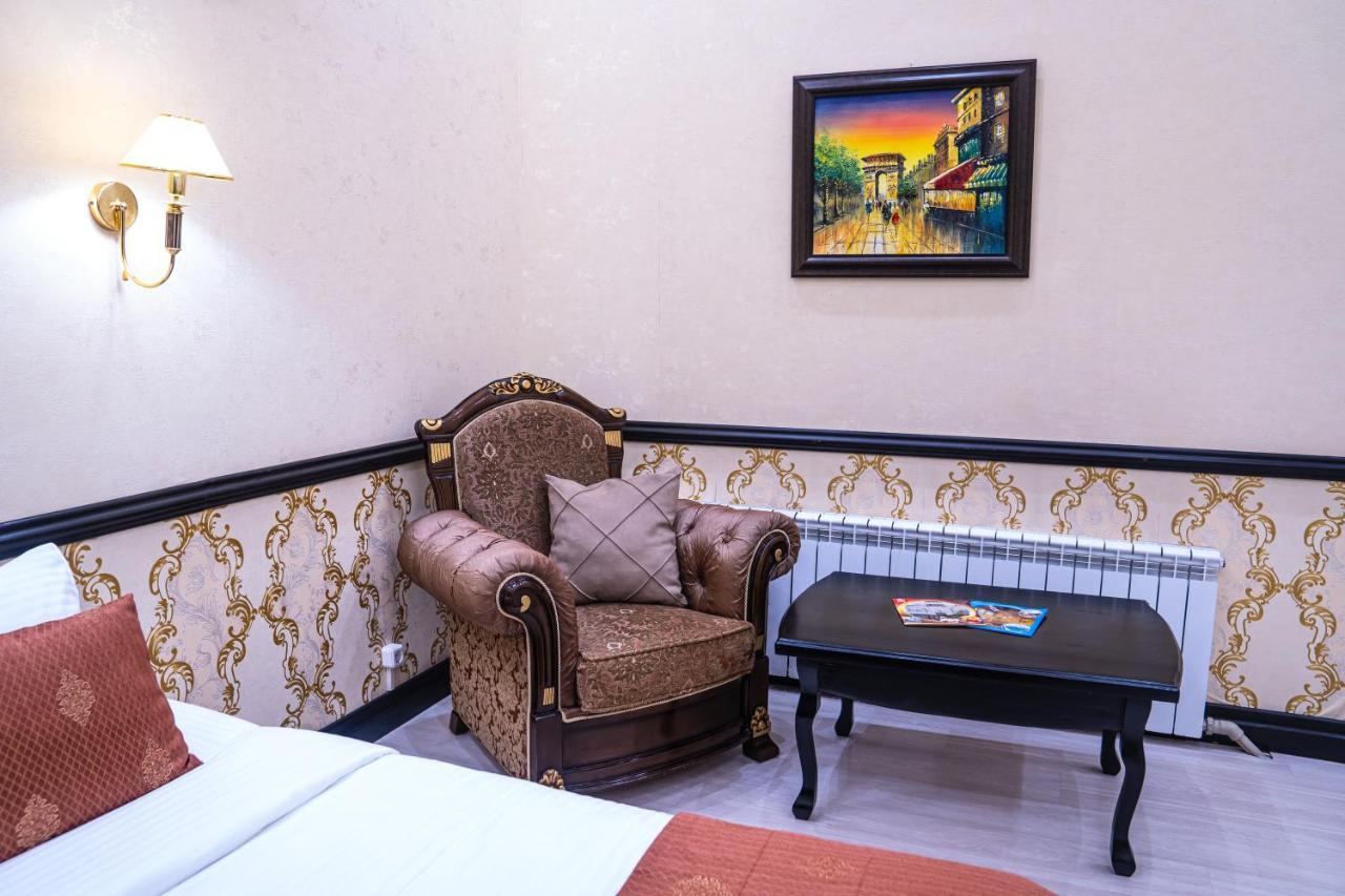 Standard Queen Room