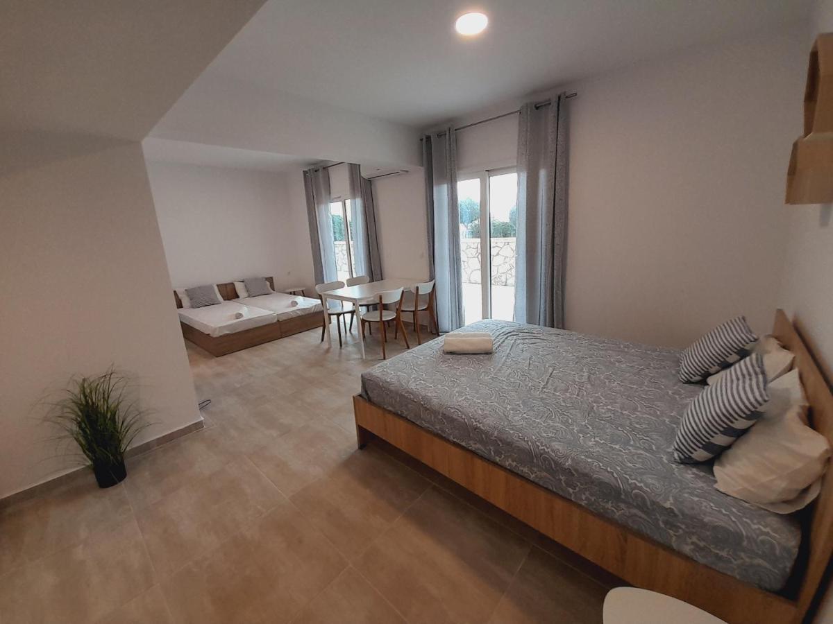 Apartment Terrace,1332844562:JPEG