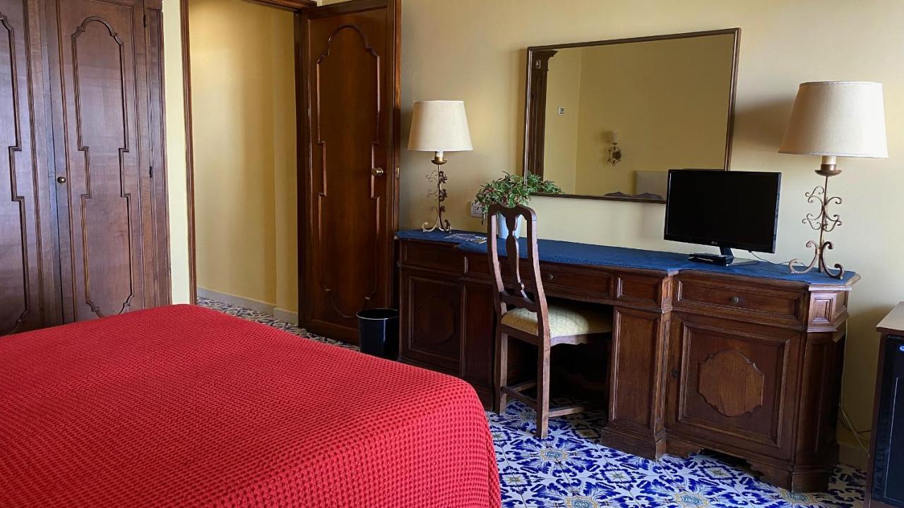 Double or Twin Room Balcony Sea View,1247747206:JPEG