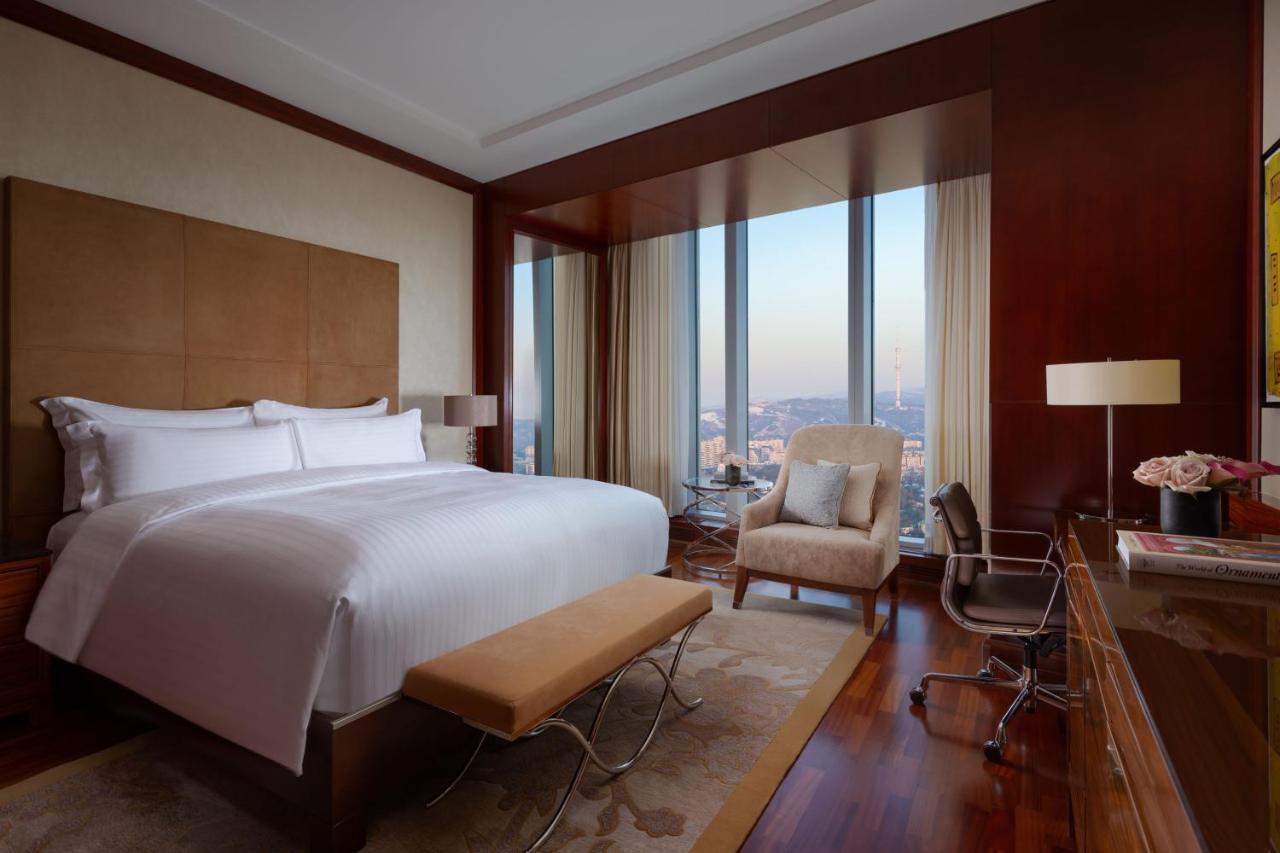 Deluxe Room Guest Room One King City View