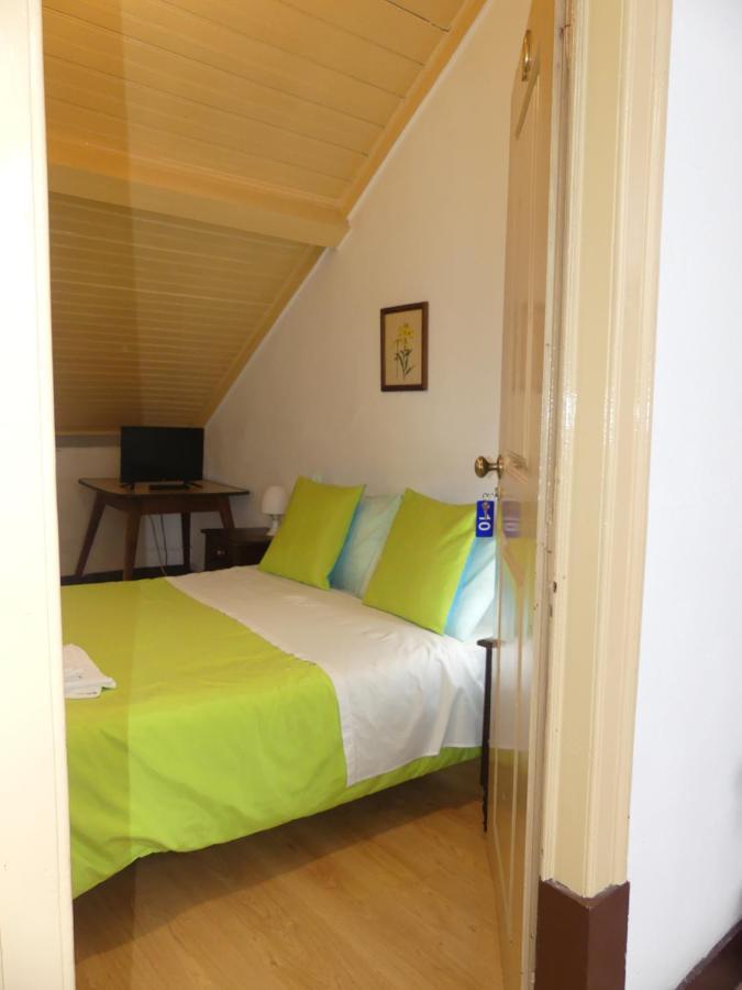 Quarto Individual com Casa de Banho Partilhada