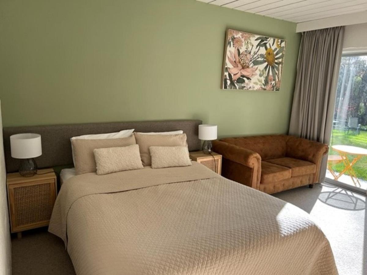 Queen Room Garden View