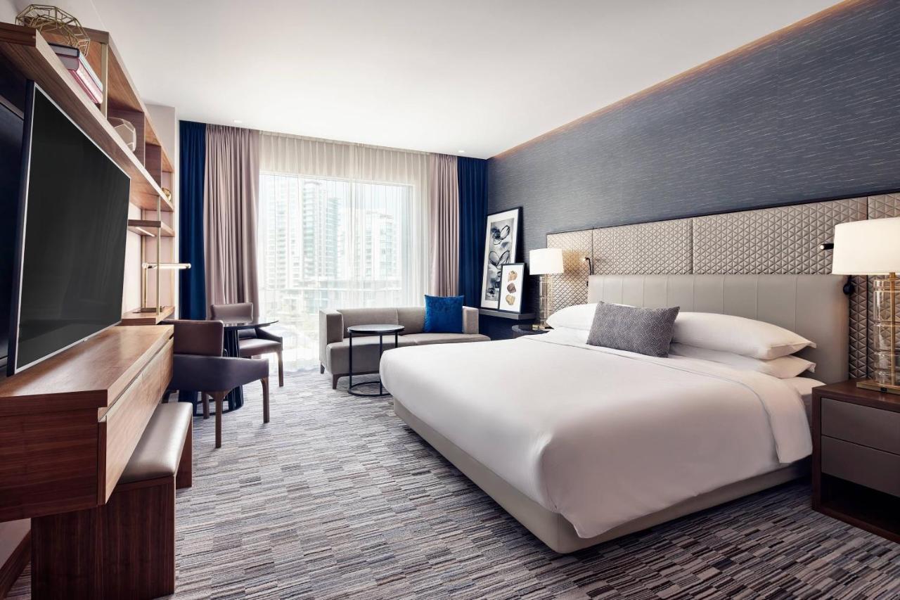 Concierge level Deluxe Guest room 1 King