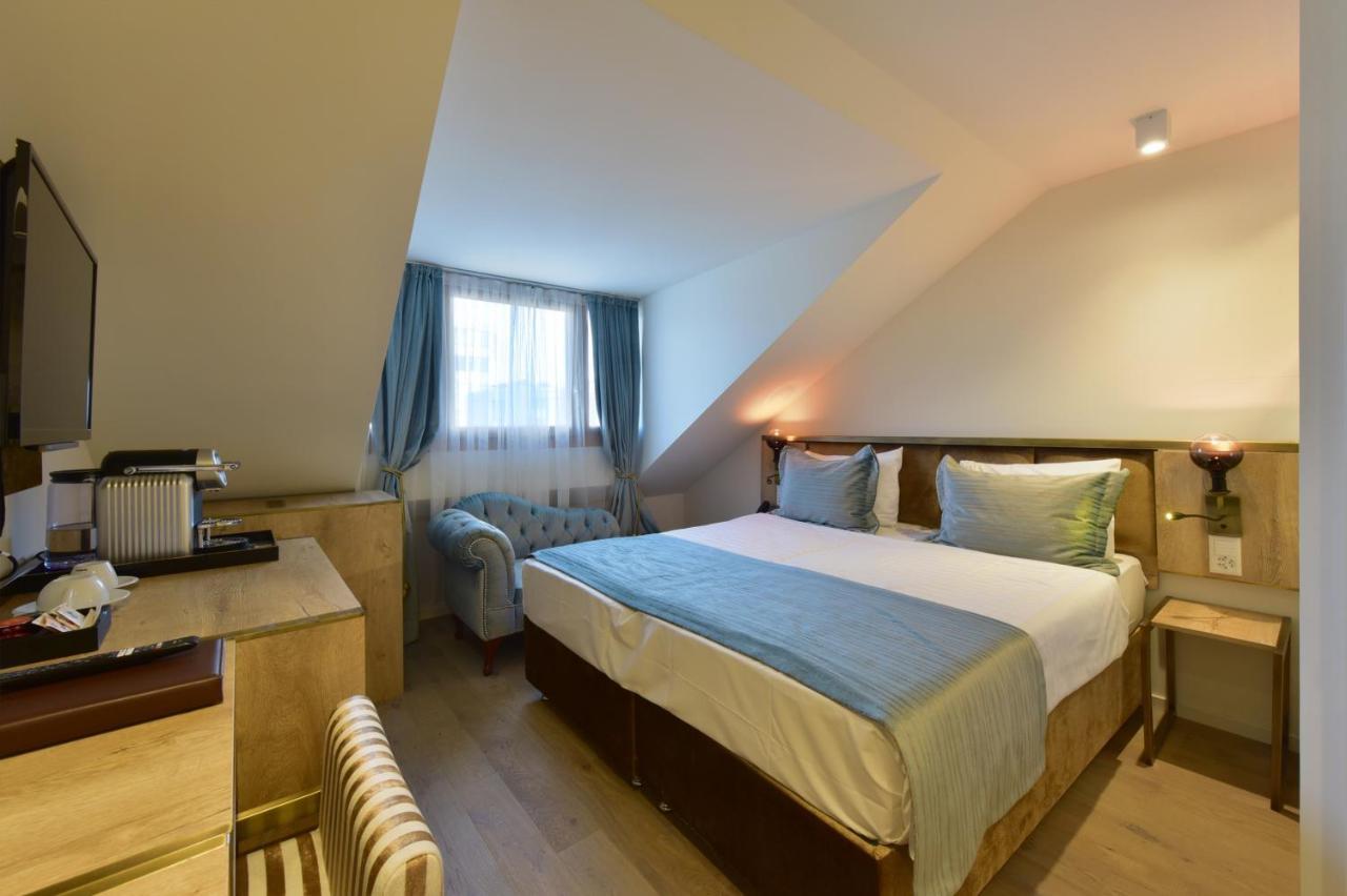 Small Double Room,1411474964:JPEG