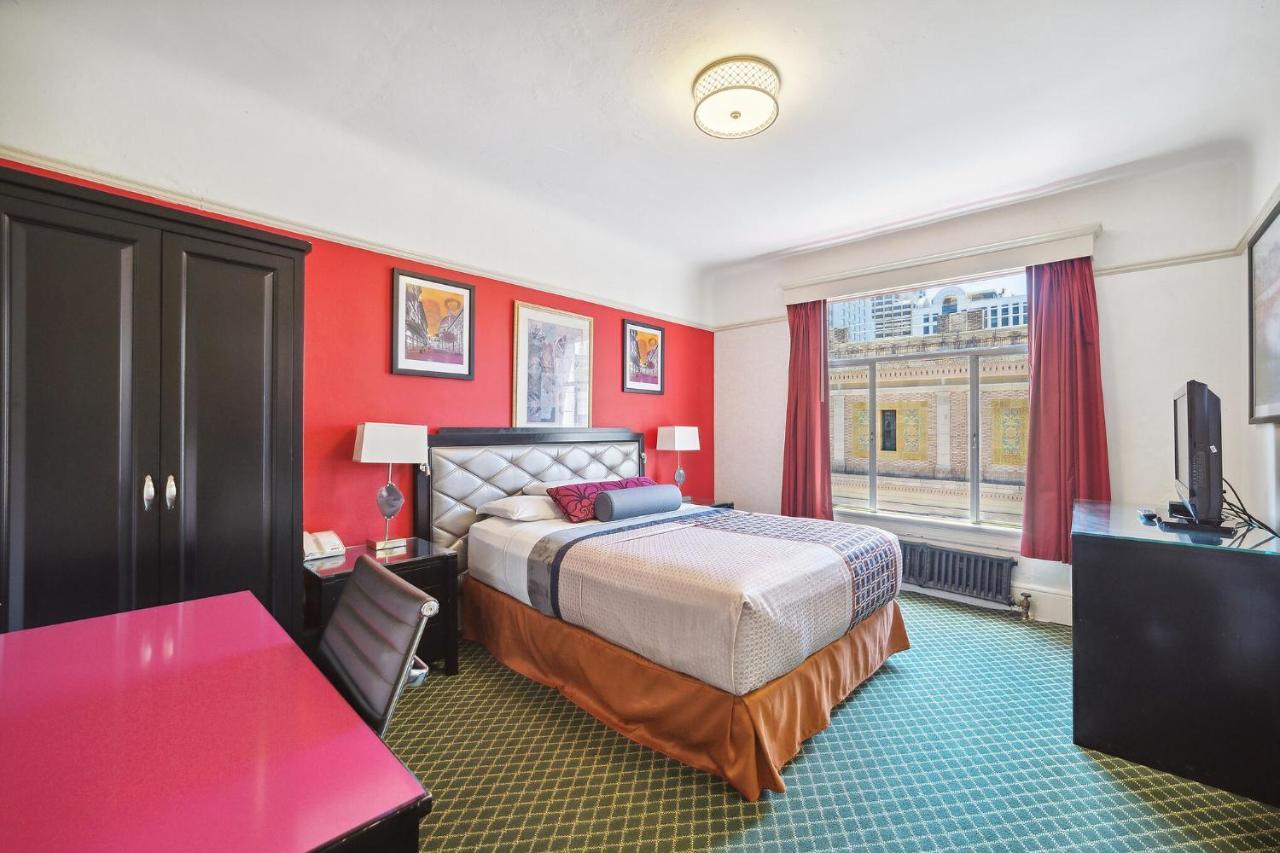 Kamer met Queensize Bed en Uitzicht