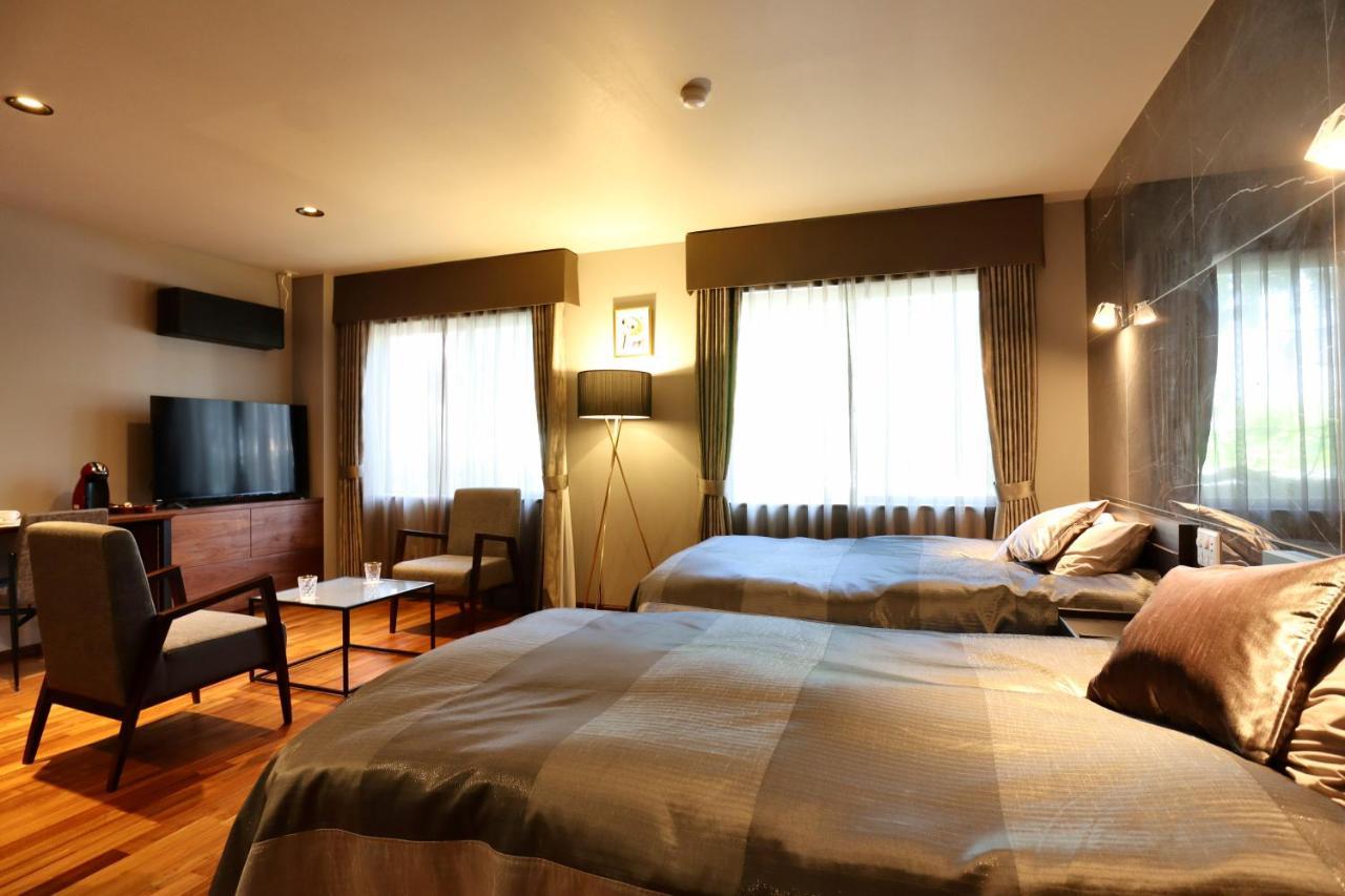 Deluxe Twin Room Bathroom