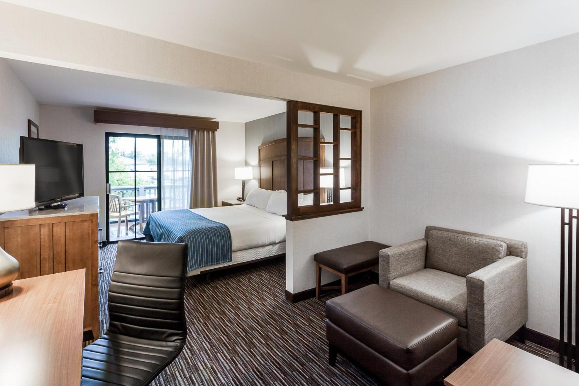 Standard King Room Balcony