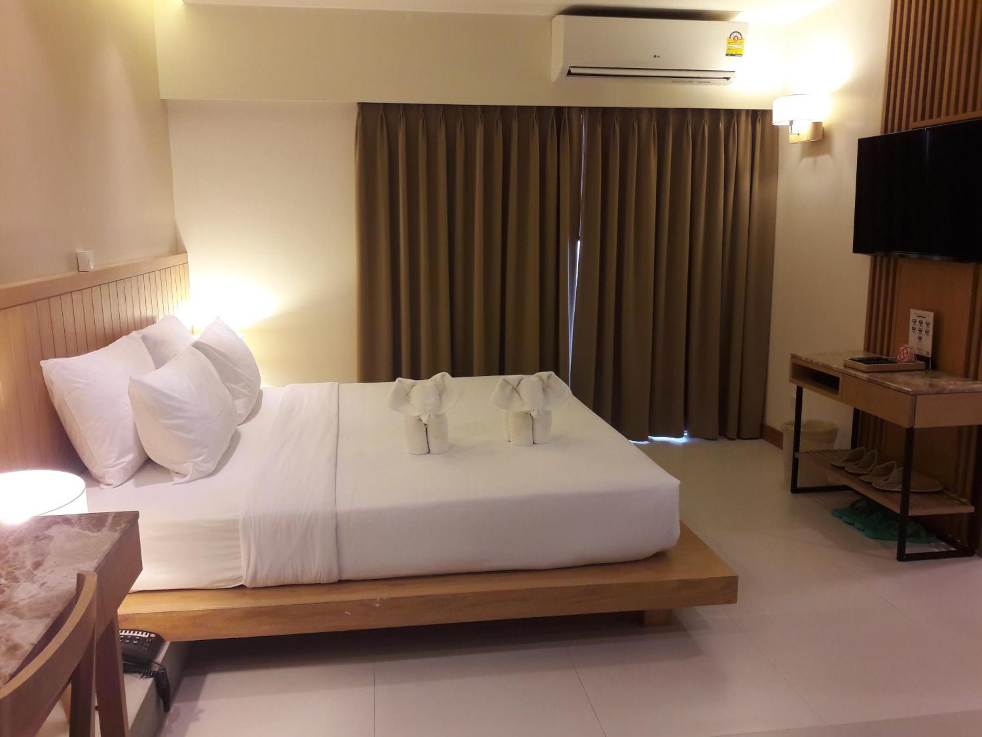 Deluxe King Room