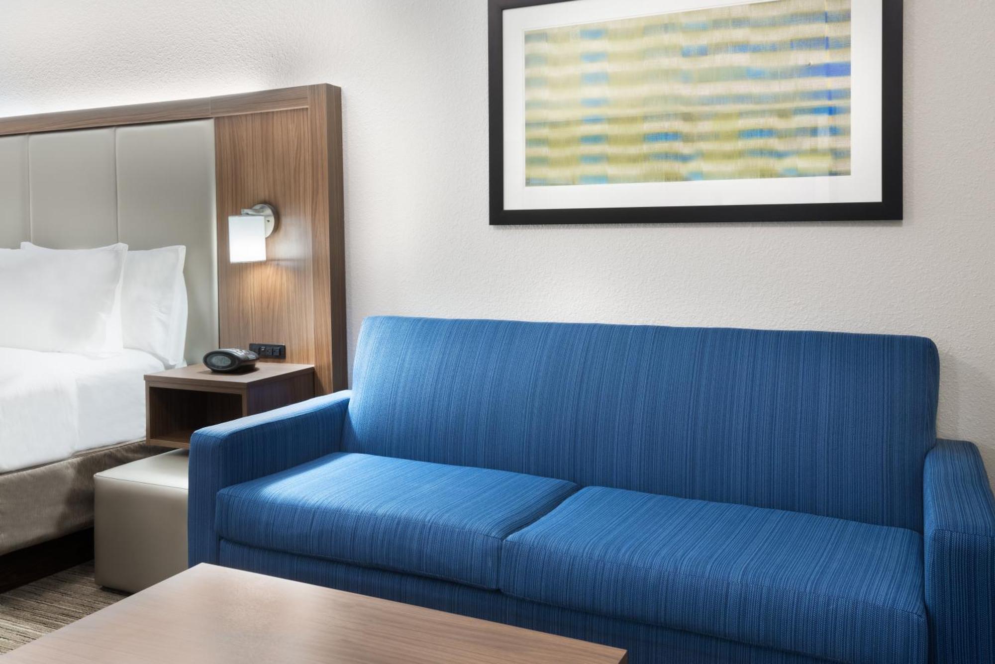 Standard King Room with Sofa Bed - Non-Smoking,1449135367:JPEG