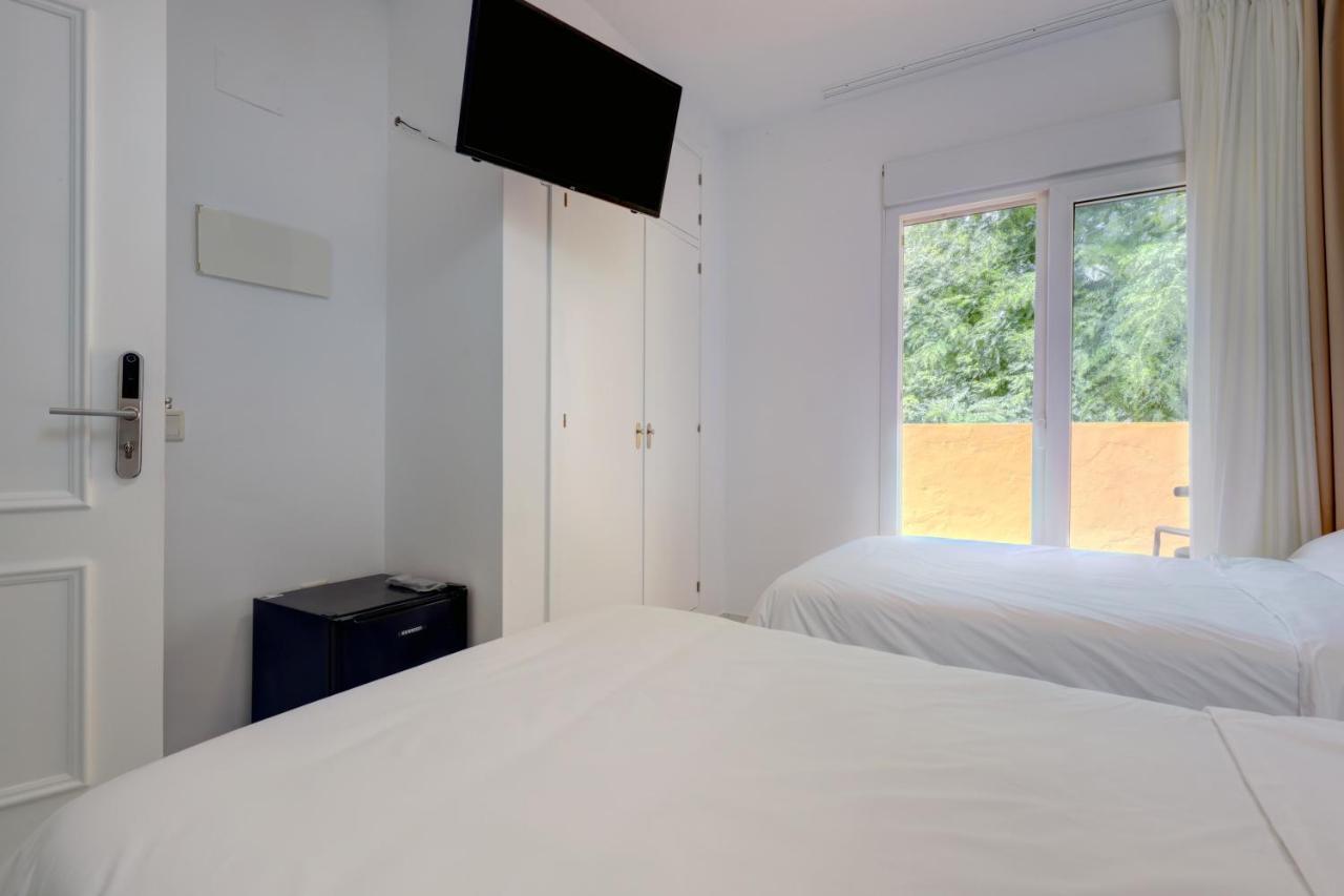 Twin Room,1461395845:JPEG