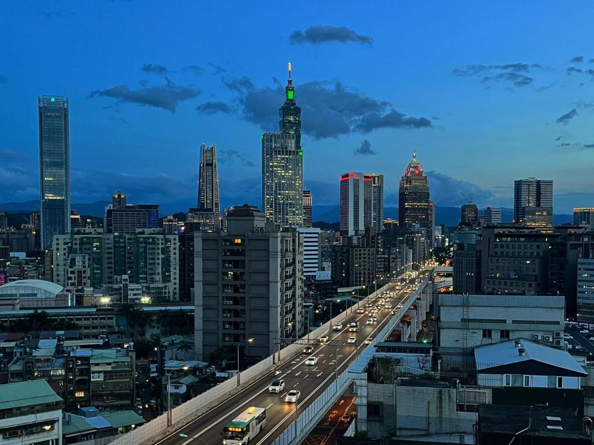 Deluxe Double Room Taipei 101 View