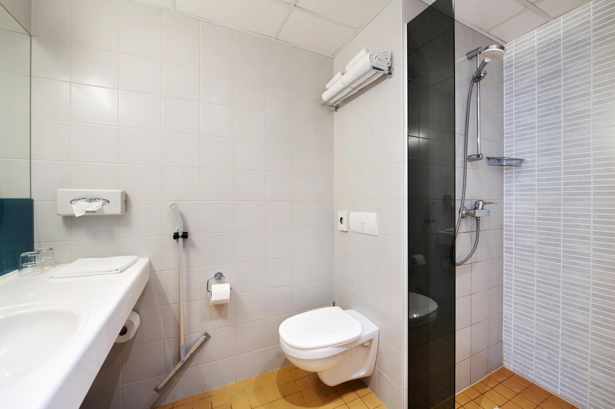 Standard Twin Room without Window,1516327804:JPEG