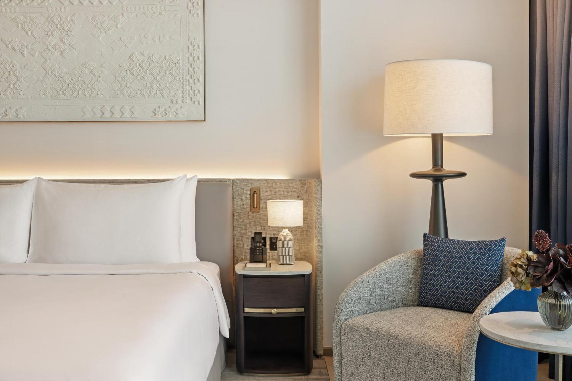Deluxe Room King Complimentary Lagoon Access,1525786396:JPEG