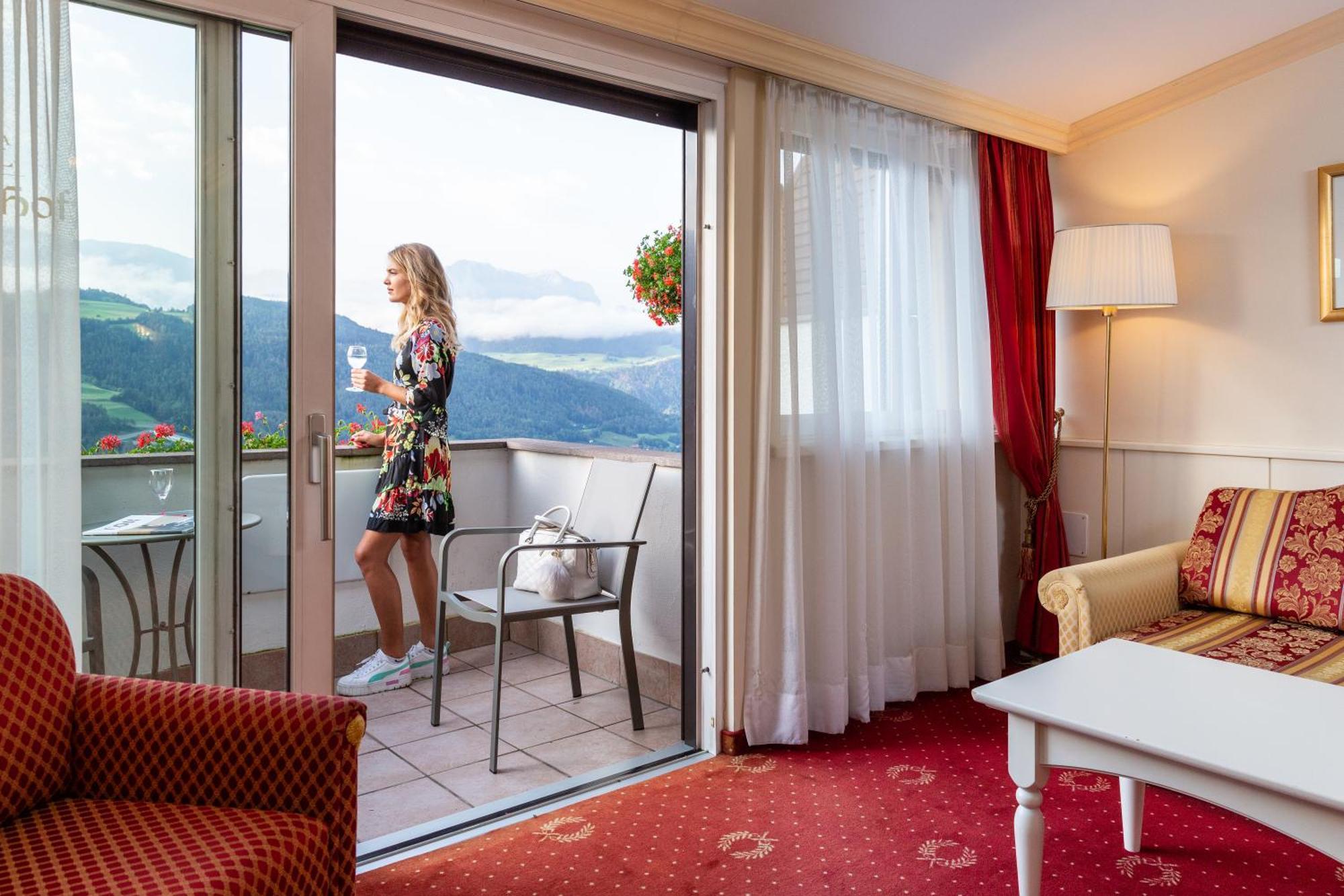 Suite Balcony Mountain View,1526218390:JPEG