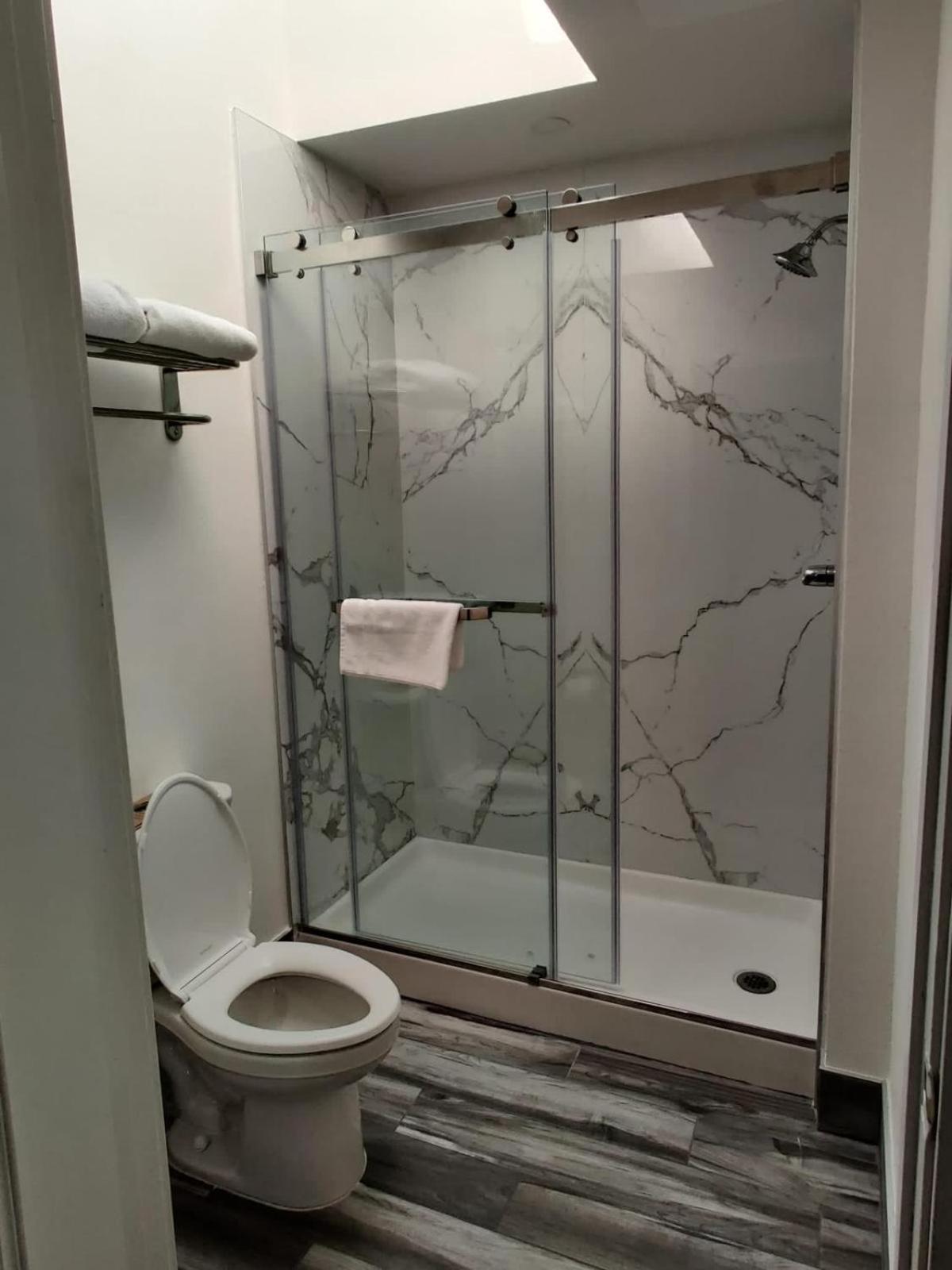 Deluxe Double Room,1743684714:JPEG