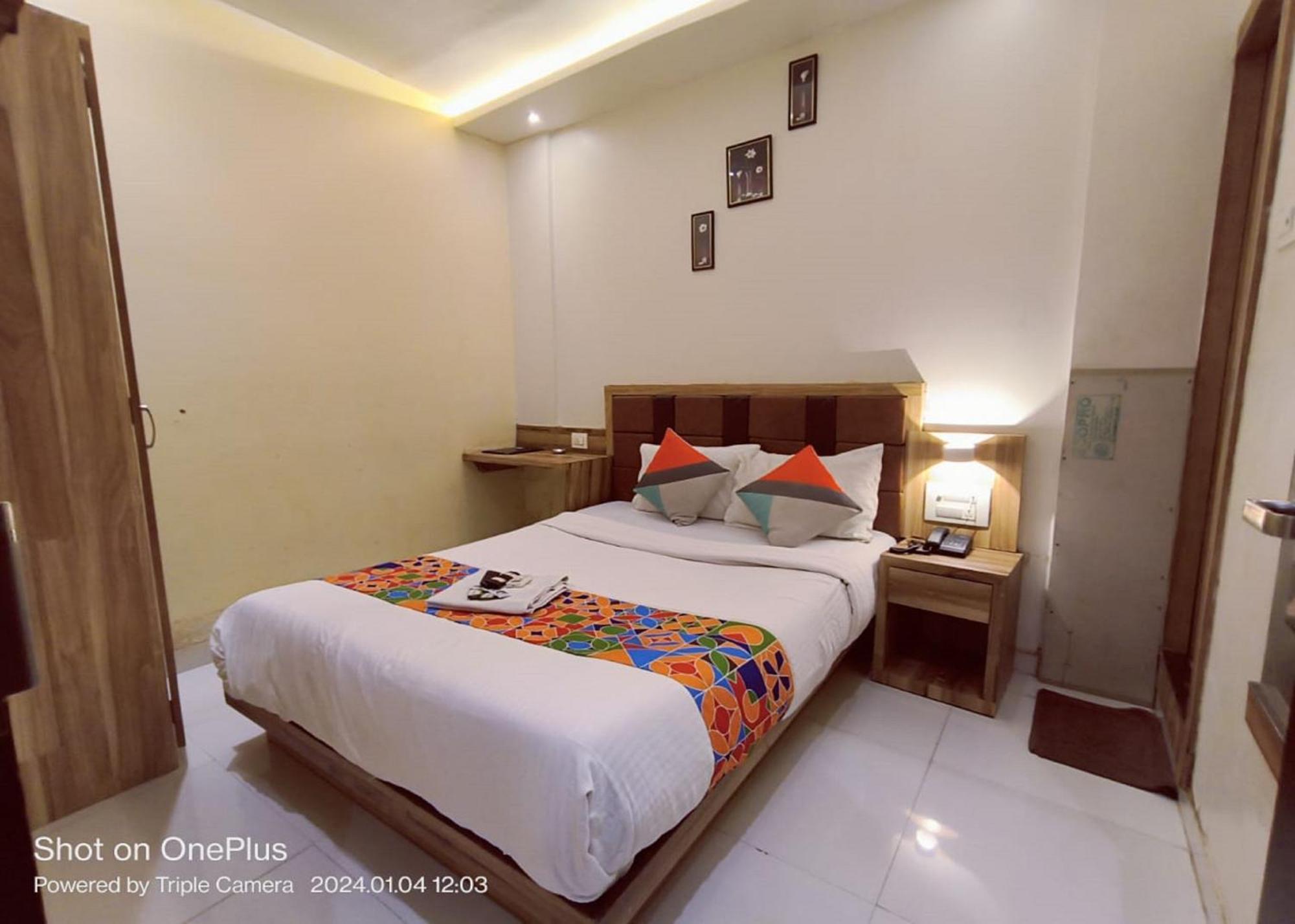 Deluxe Room,1531148527:JPEG