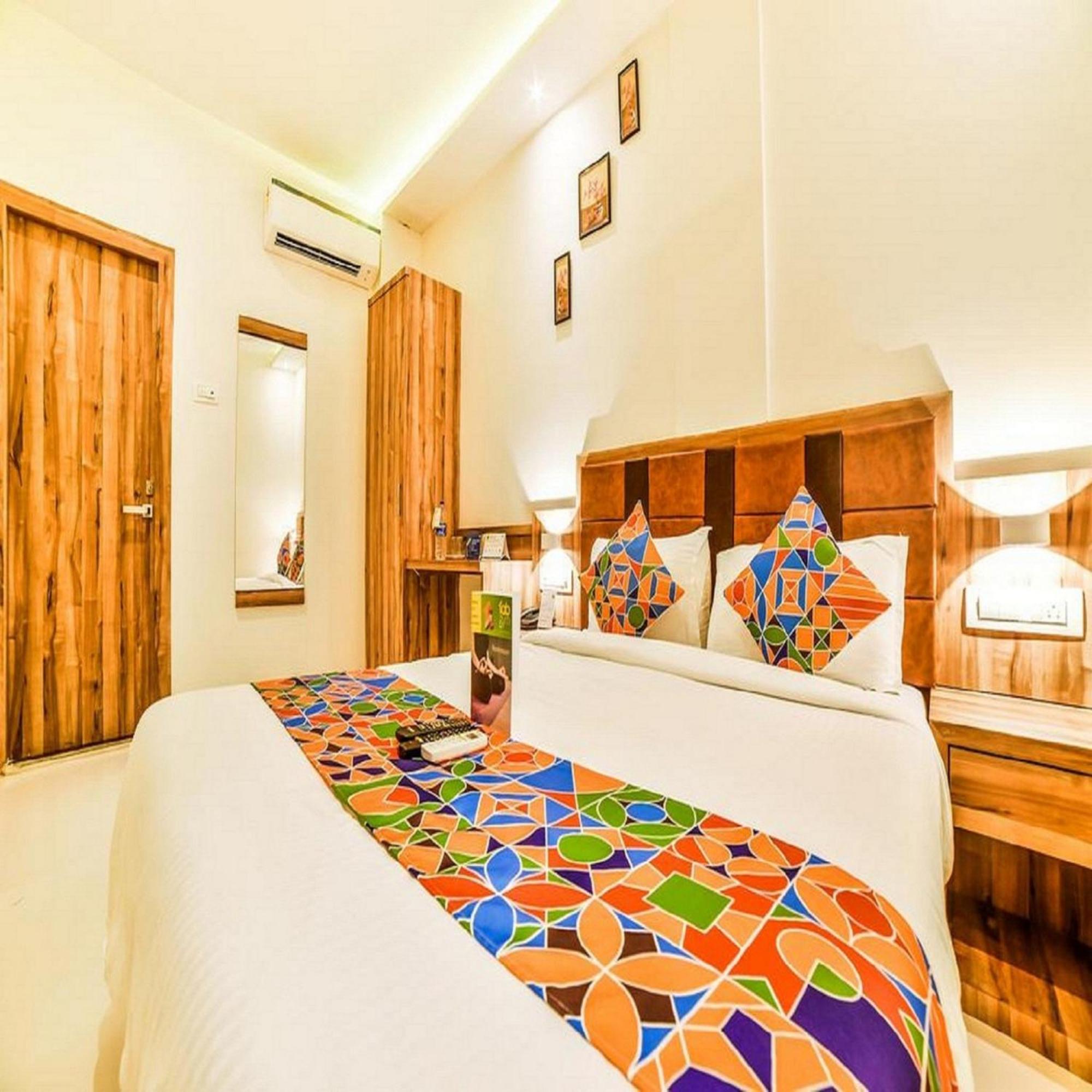 Deluxe Room,1531148524:JPEG