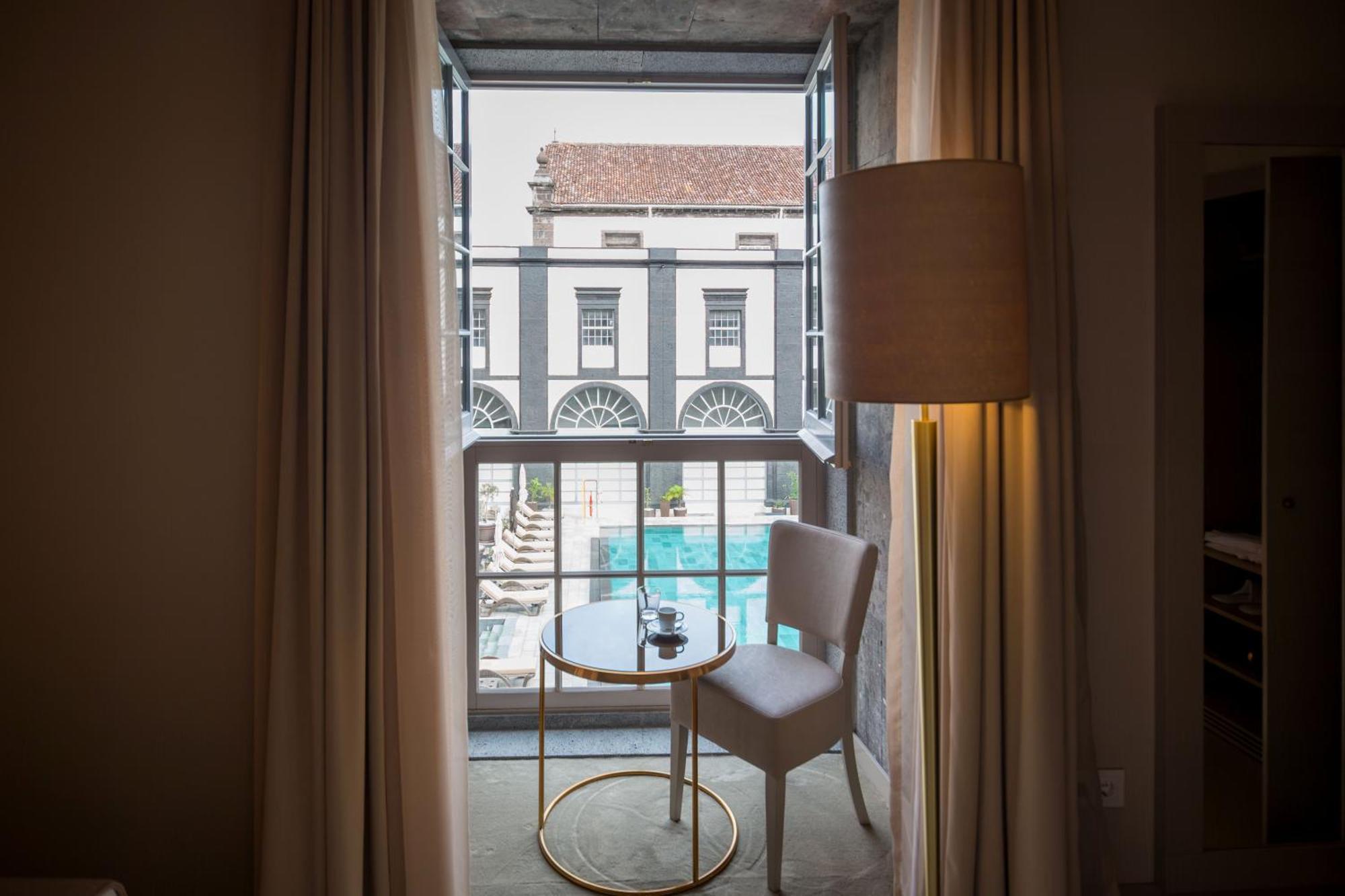 Deluxe Room,1534843846:JPEG