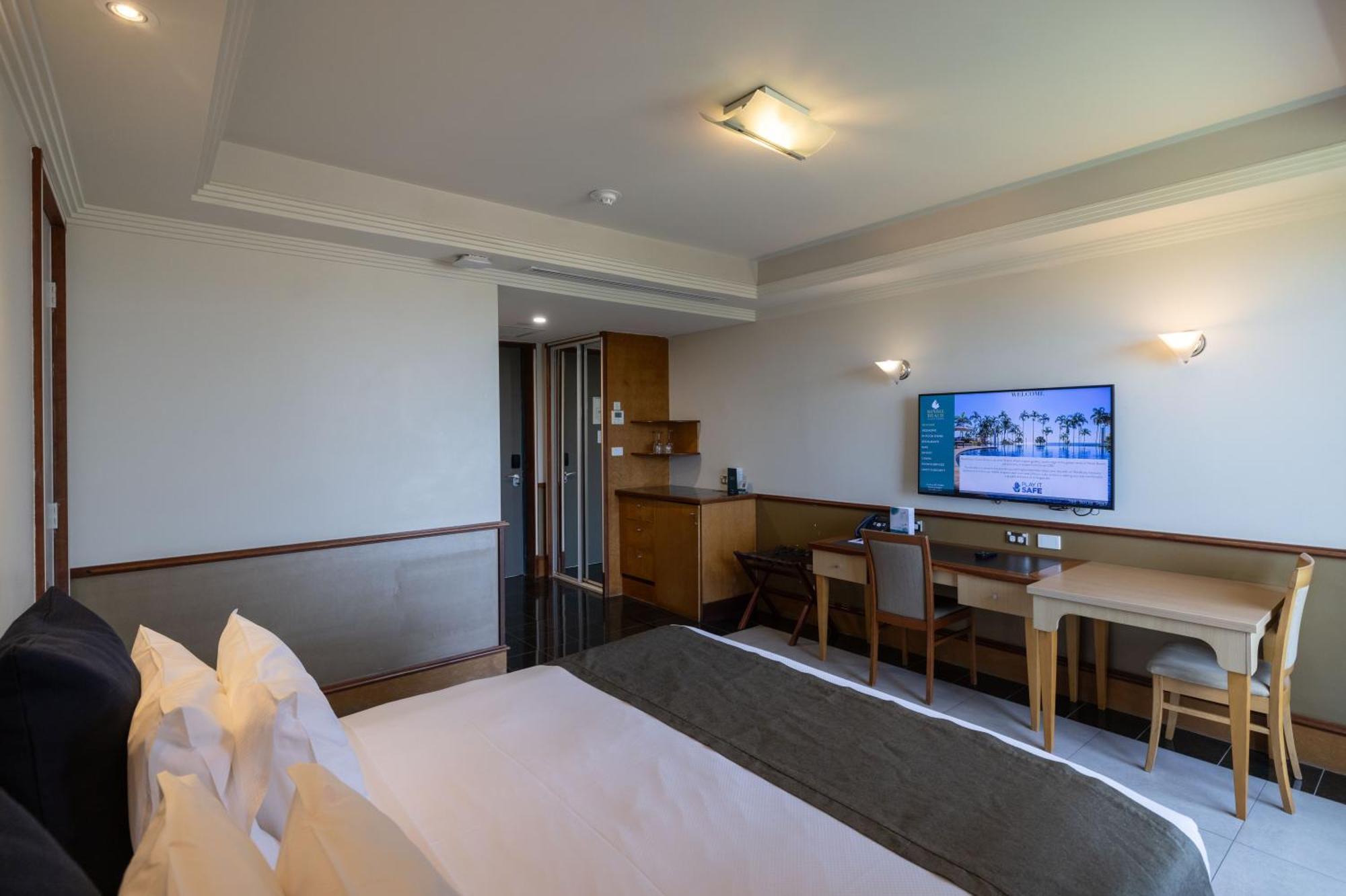 Deluxe King Room Ocean View
