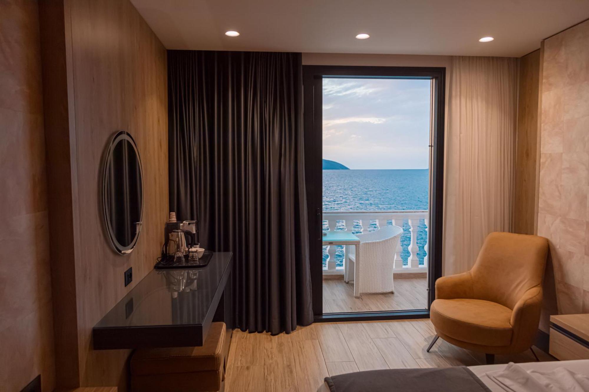 Superior Double Room Balcony Sea View