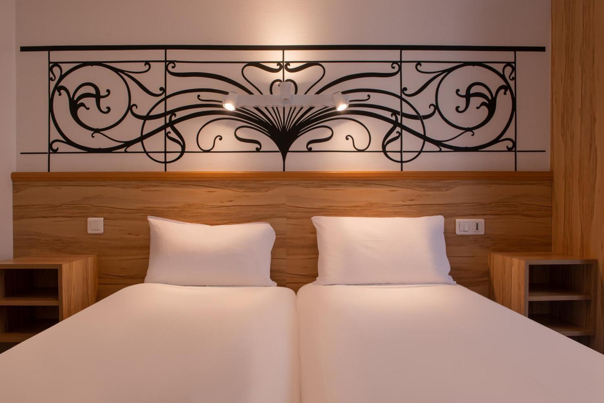 Standard Twin Room,1541461537:JPEG