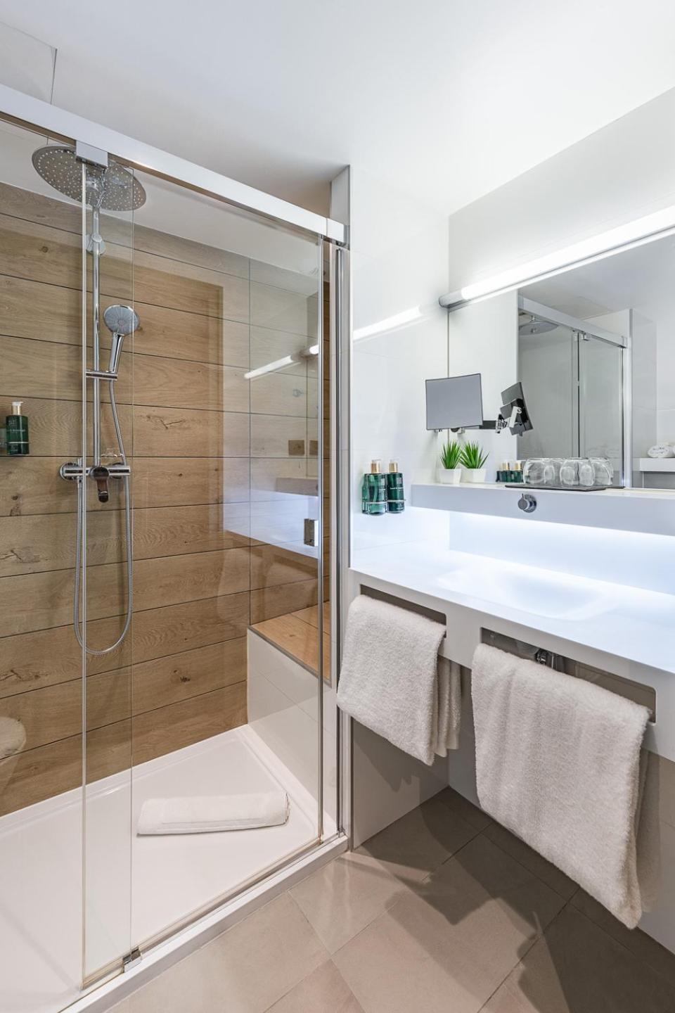 Double or Twin Room Shower,1542993271:JPEG