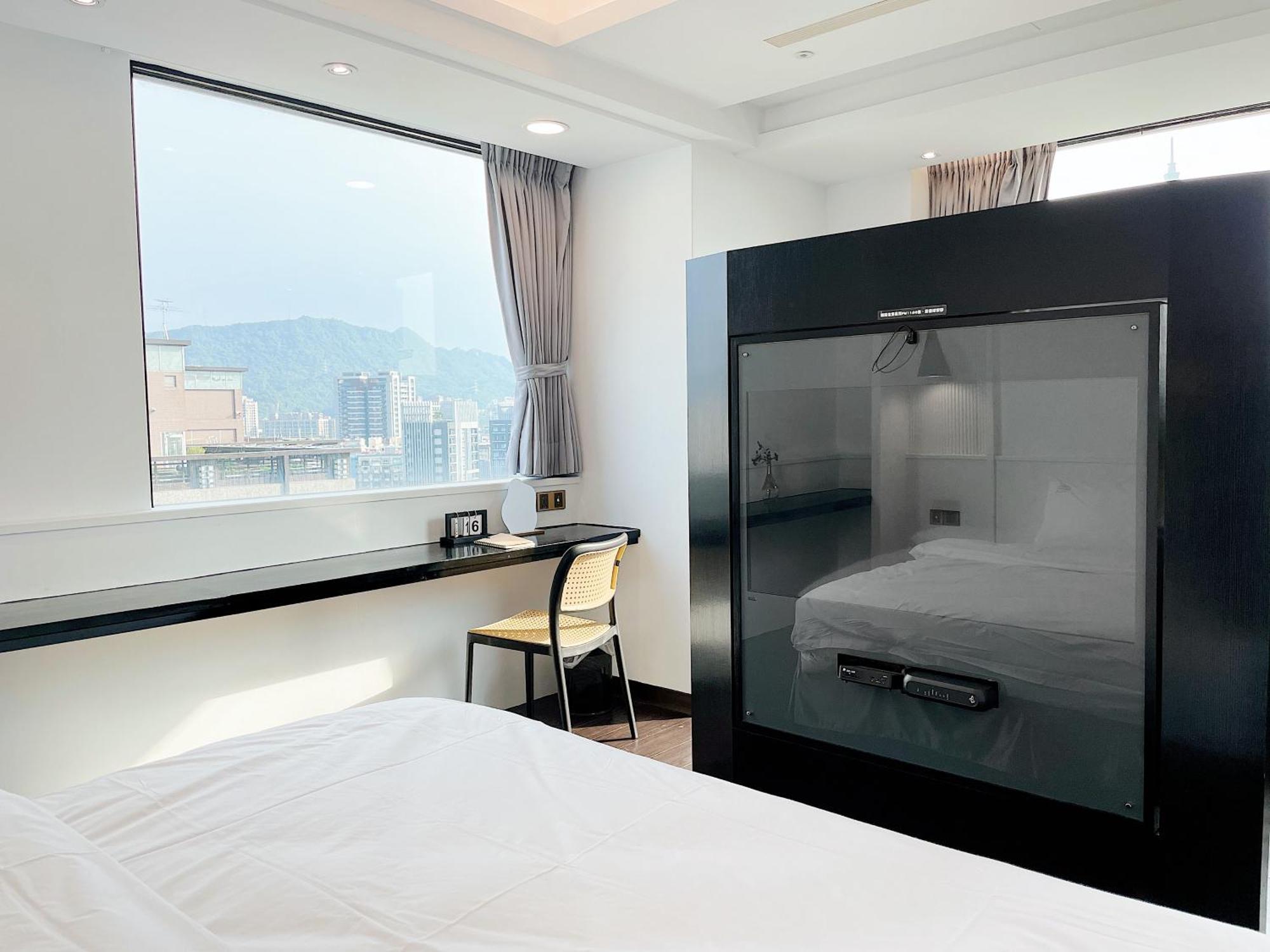 Deluxe Double Room Bath 101 VIEW