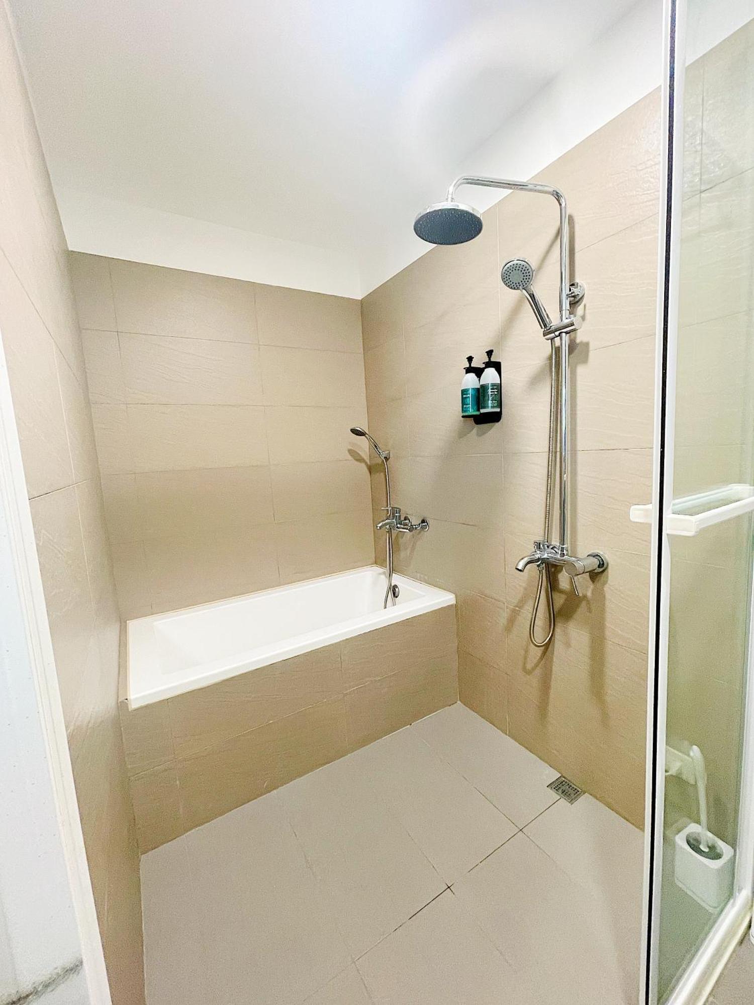 Deluxe Double Room Bath 101 VIEW