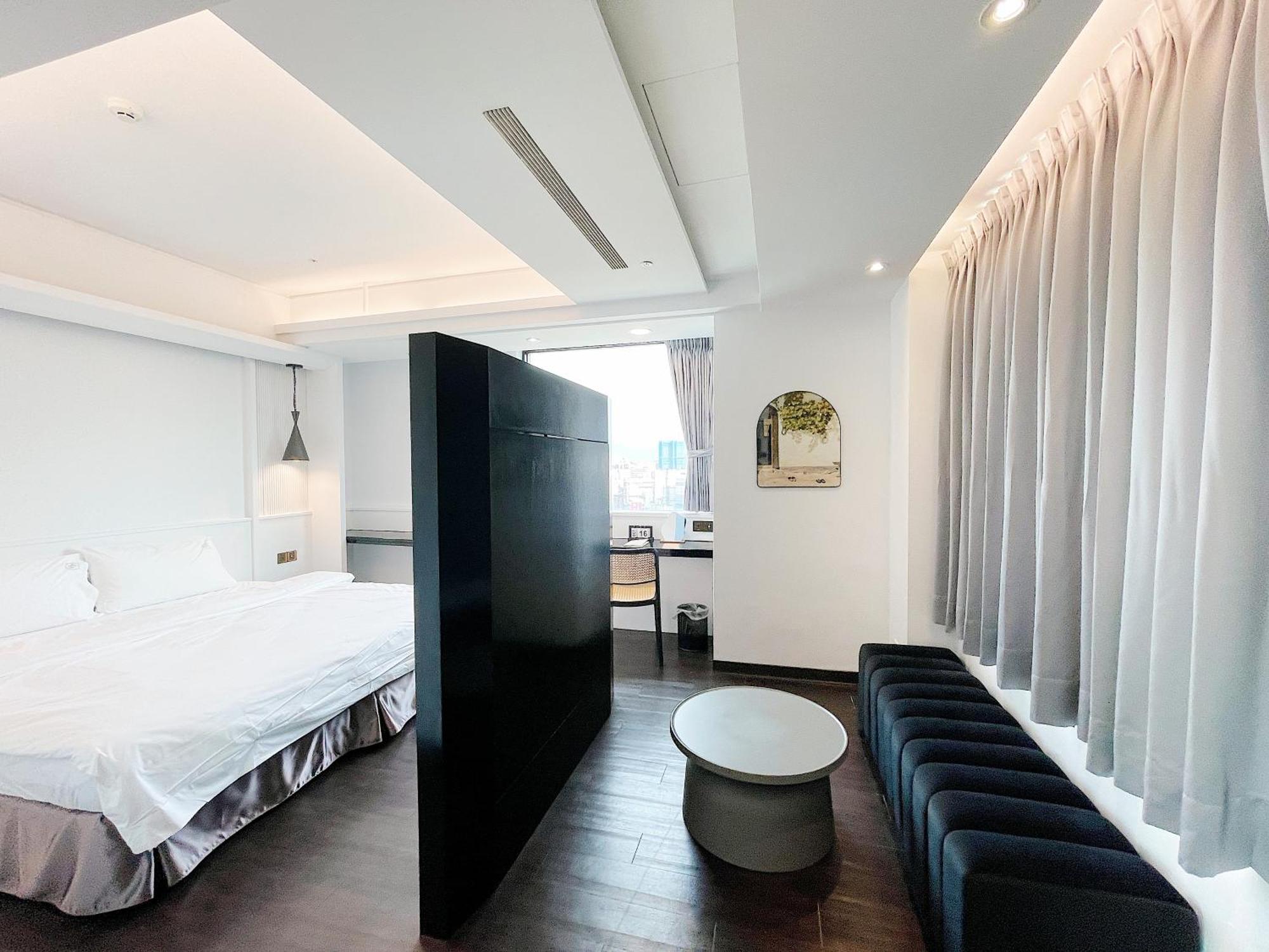 Deluxe Double Room Bath 101 VIEW