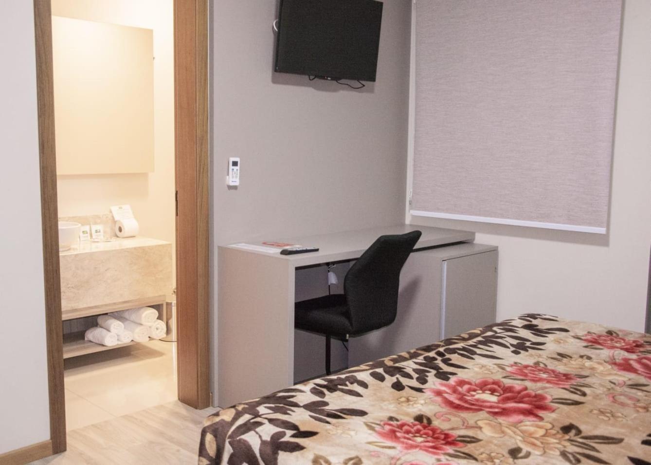 Deluxe Room,1545530101:JPEG