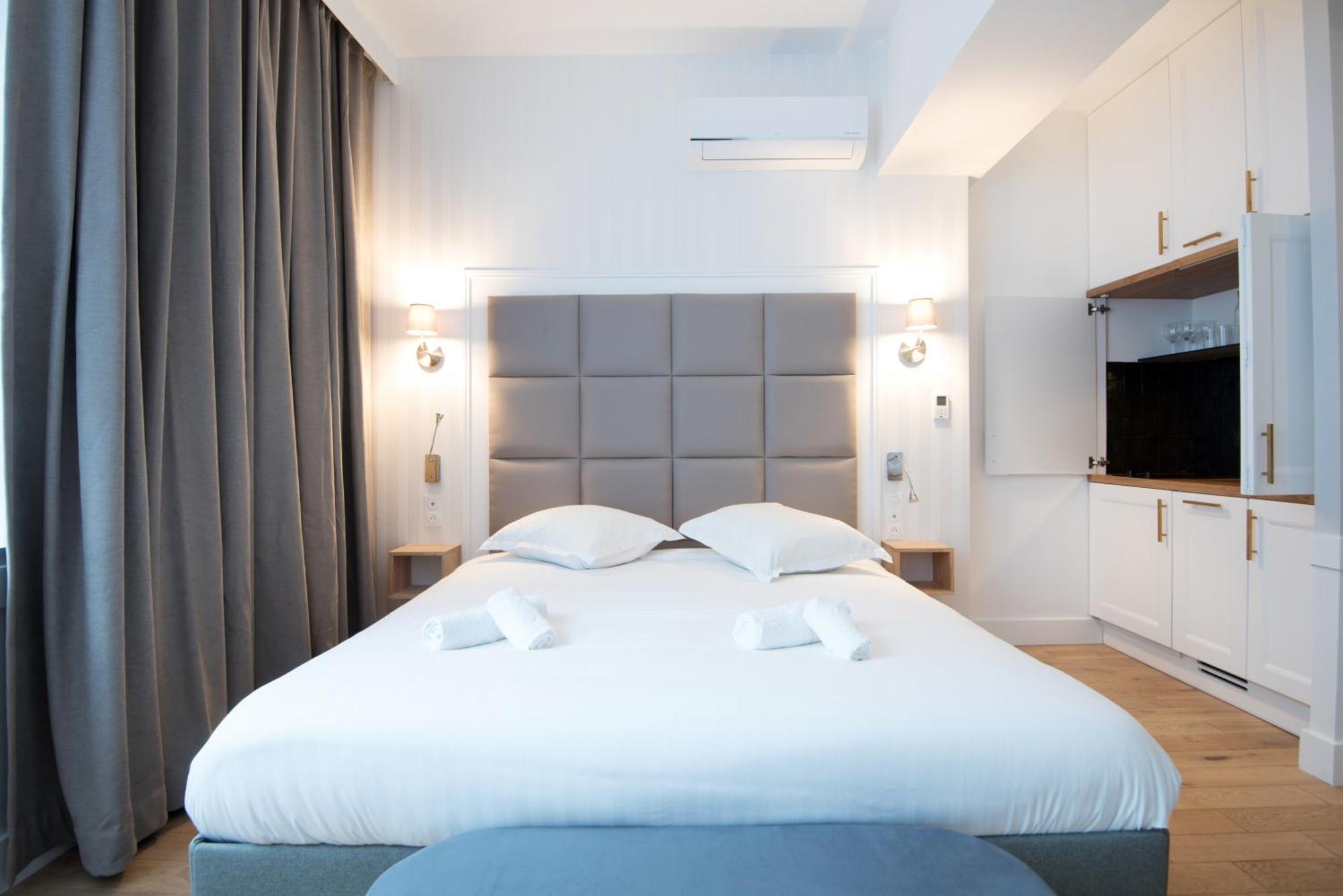 Deluxe King Suite