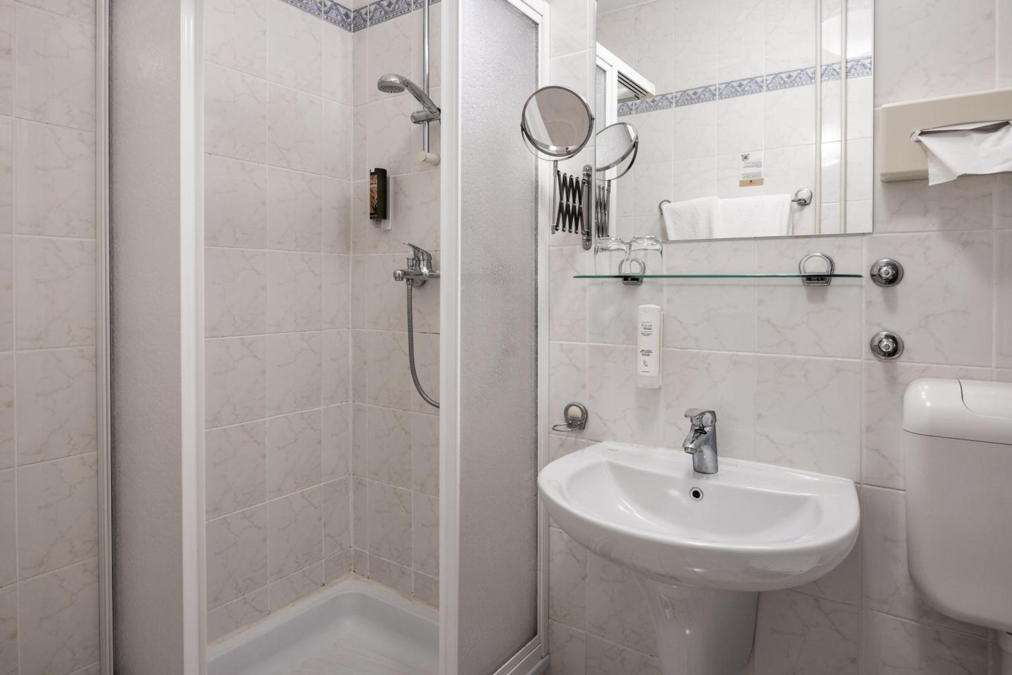 Twin Room Lake Side