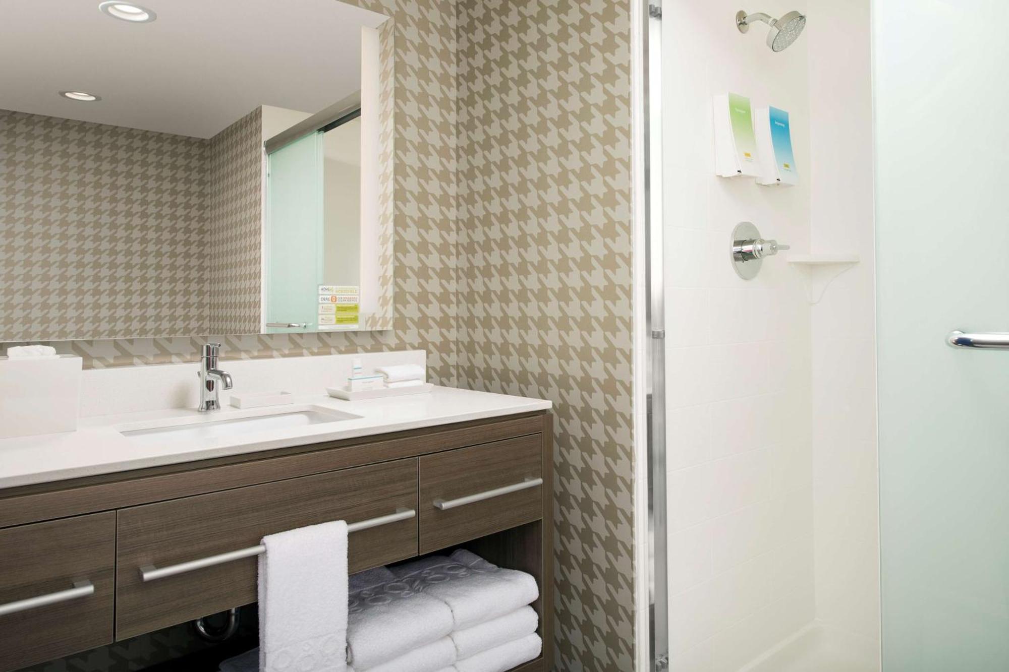 One-Bedroom King Suite - Non-Smoking,1552133638:JPEG