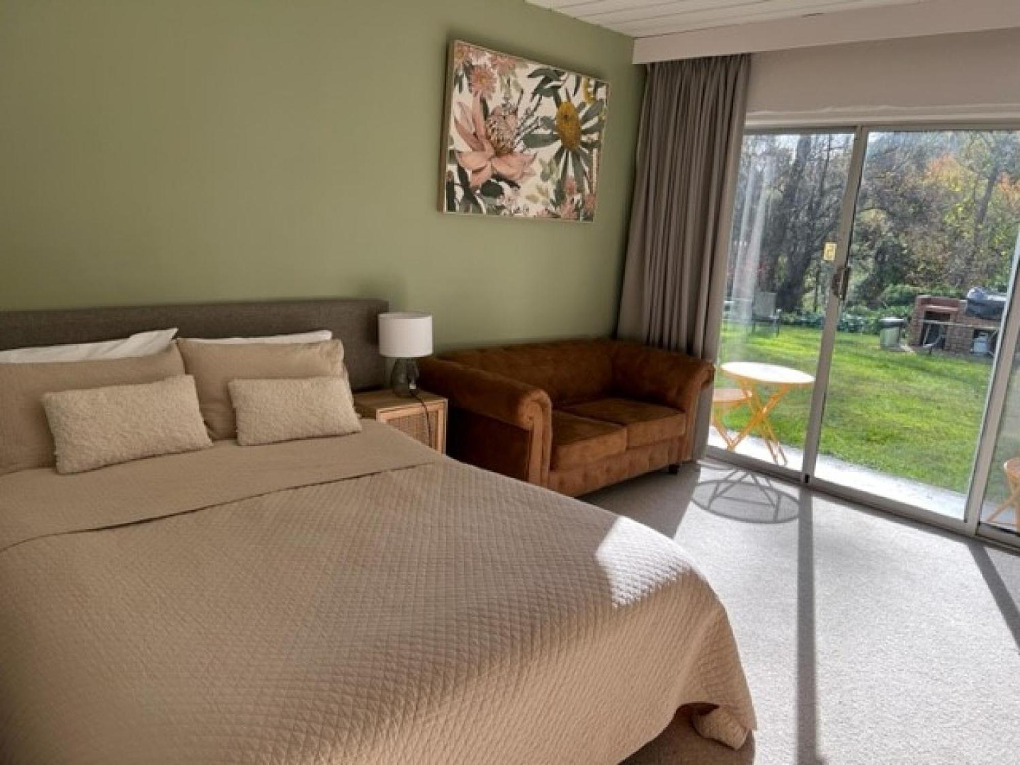 Queen Room Garden View