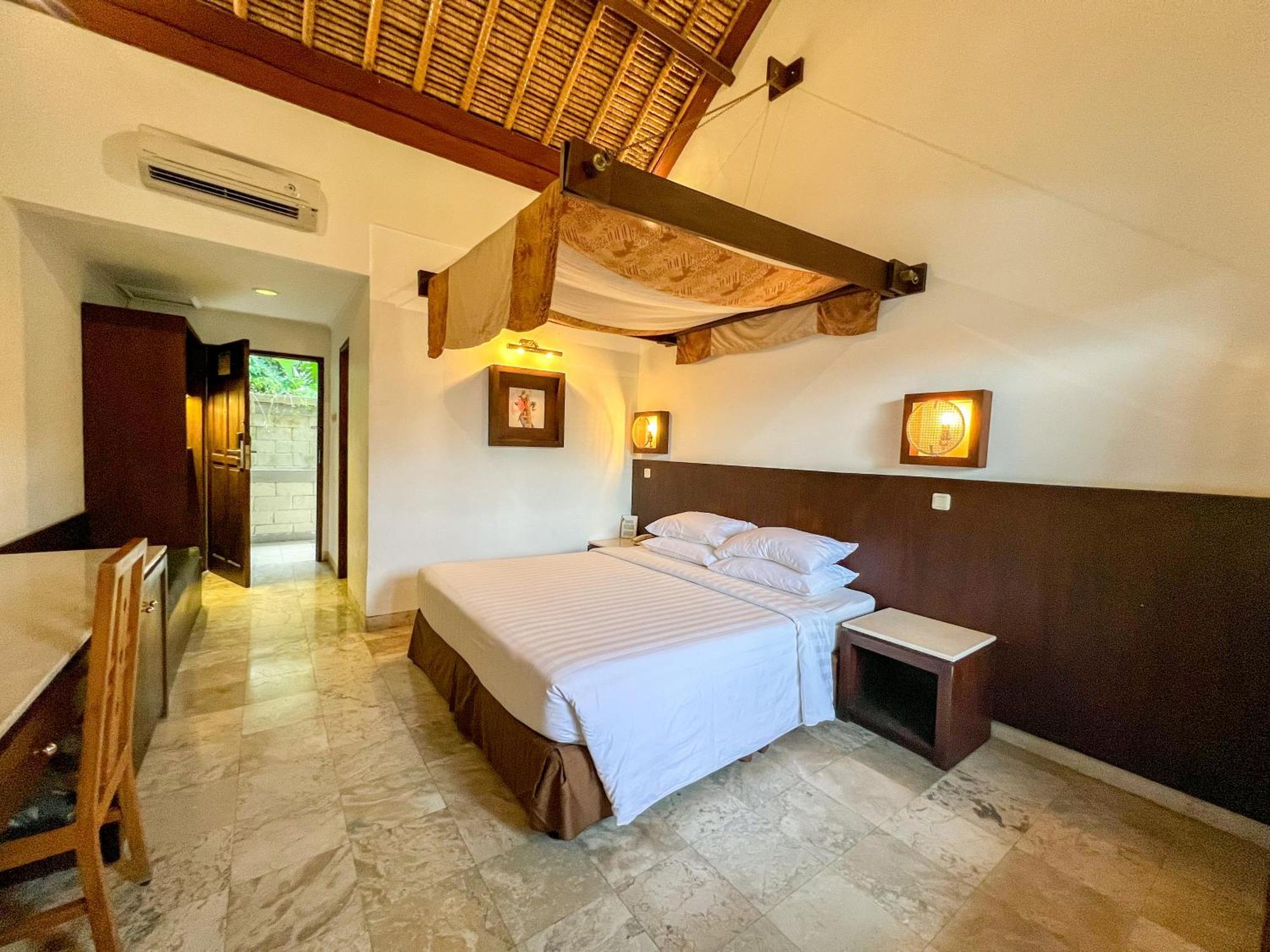 Deluxe Double or Twin Room Pool View