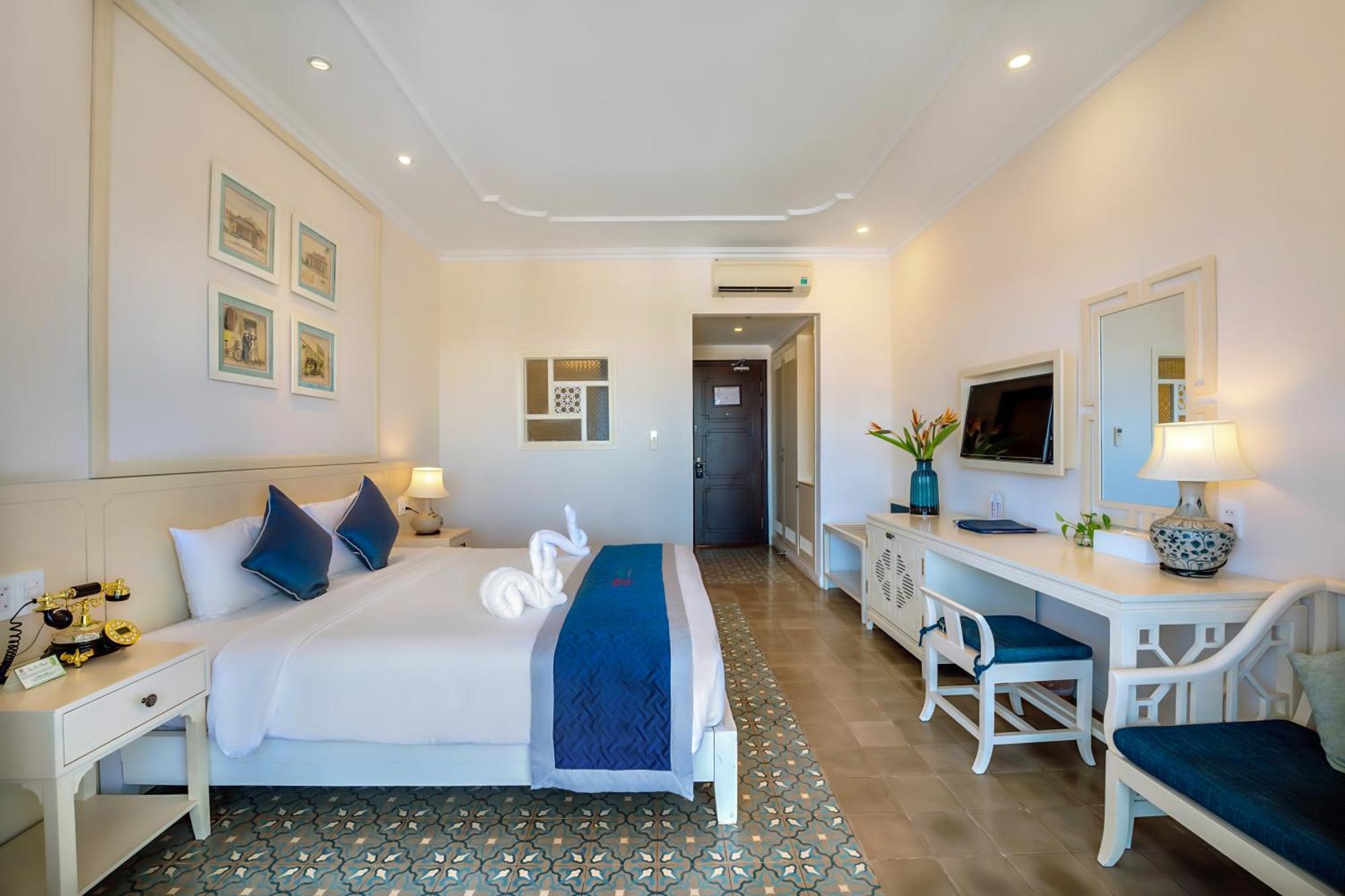 Deluxe Room City or Pool View