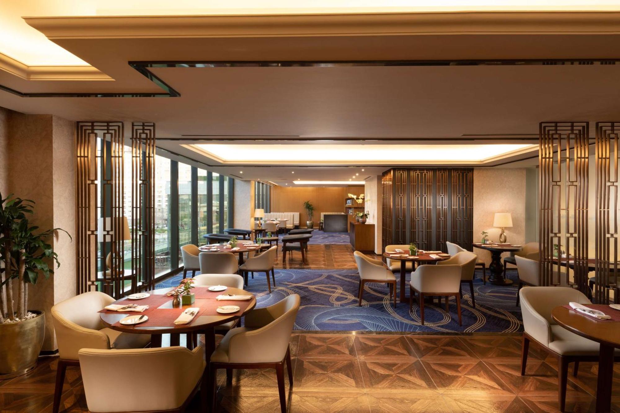 Executive King Room Lounge Access