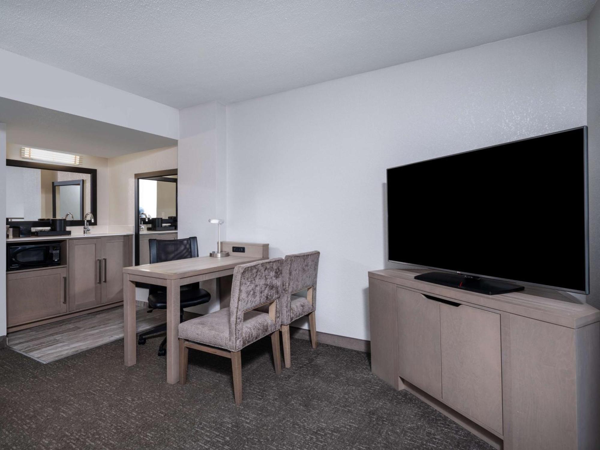 One-Bedroom Suite Hearing Access Non Smoking